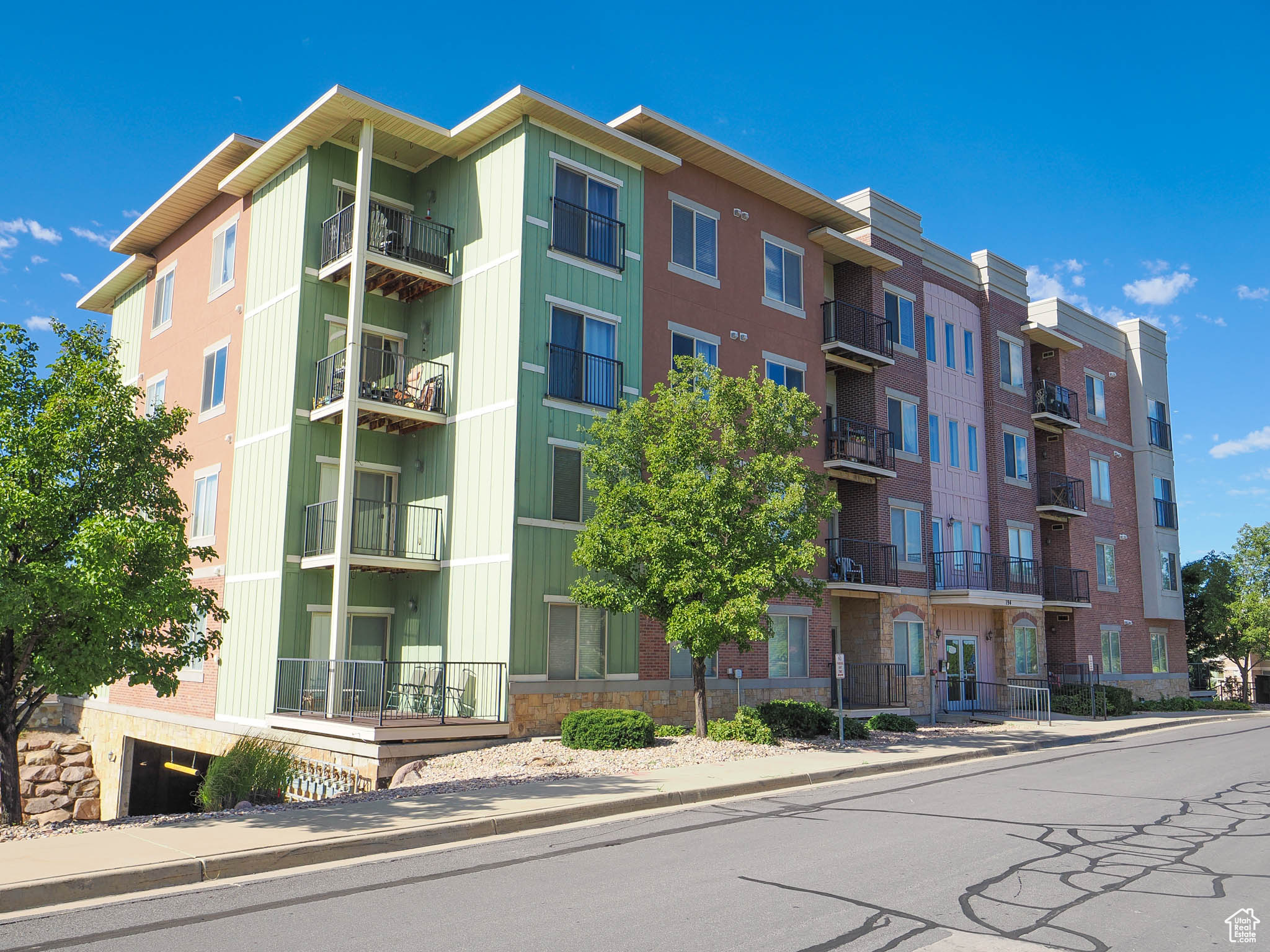 194 W ALBION VILLAGE WAY #103