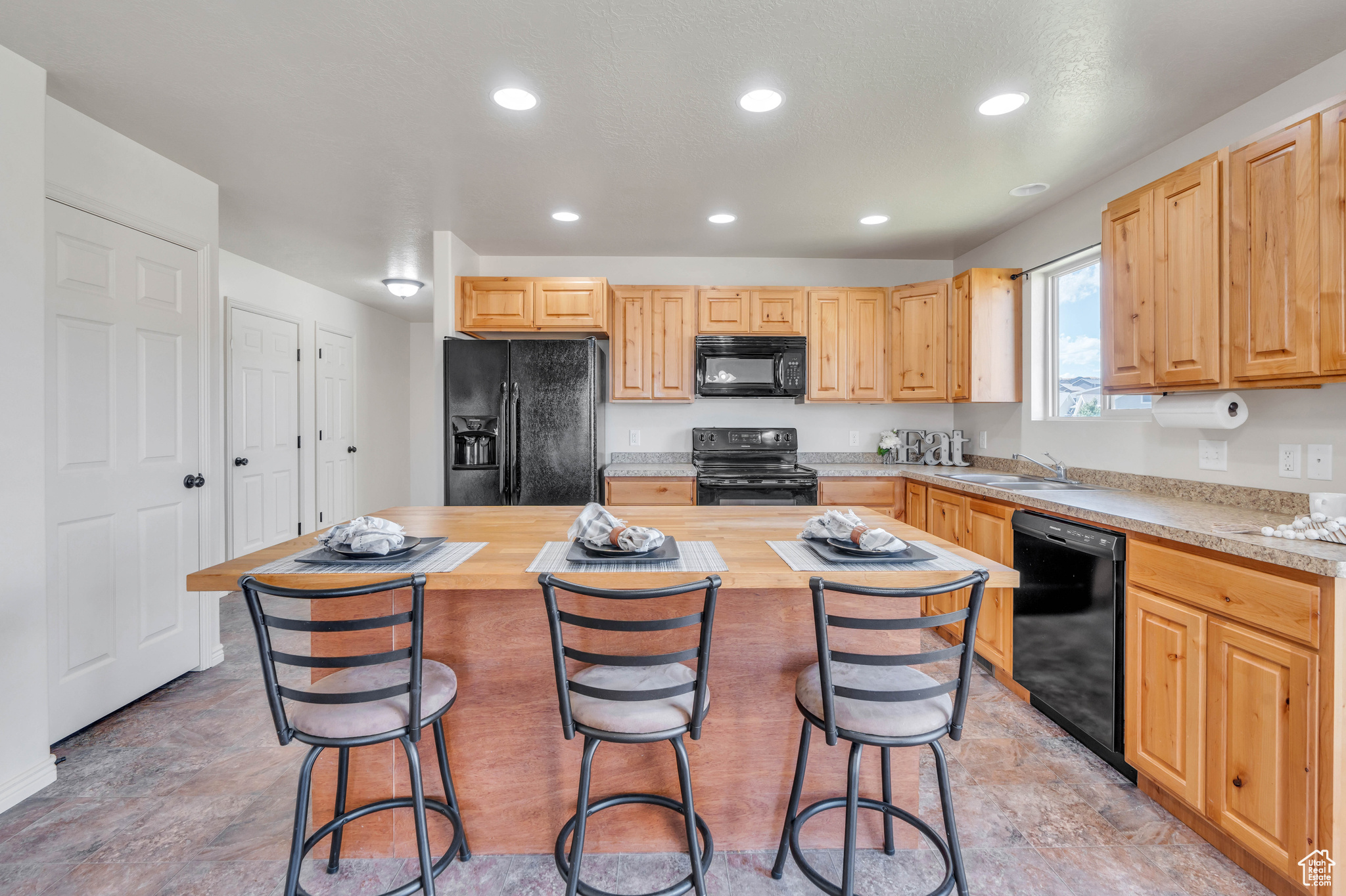 563 S LITTLE ROCK DR.
