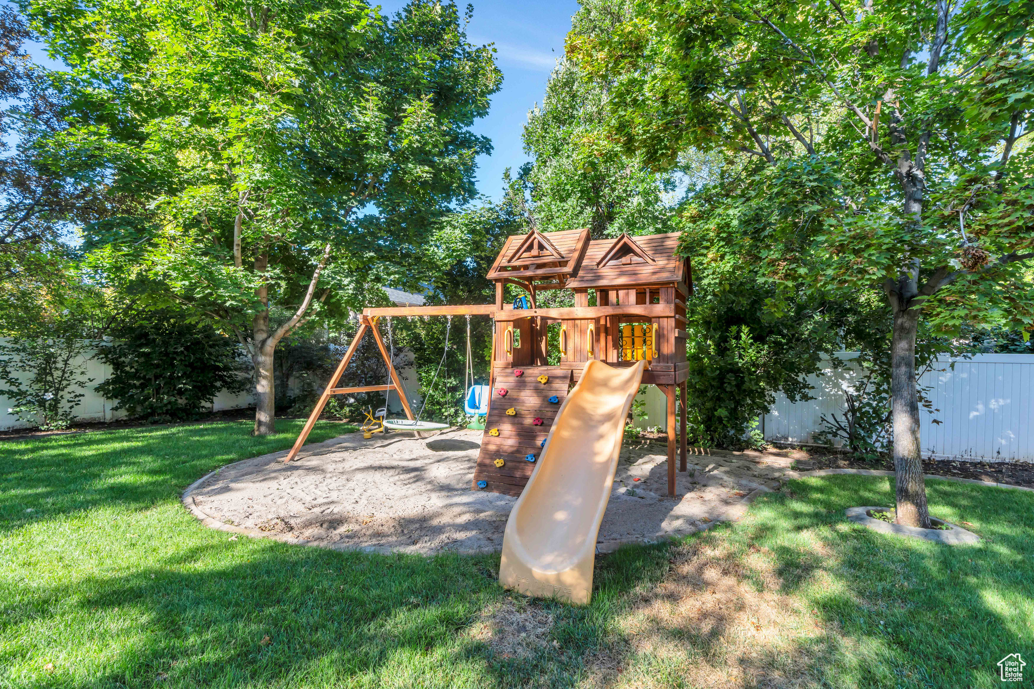 1521 N SILVERWOOD DR