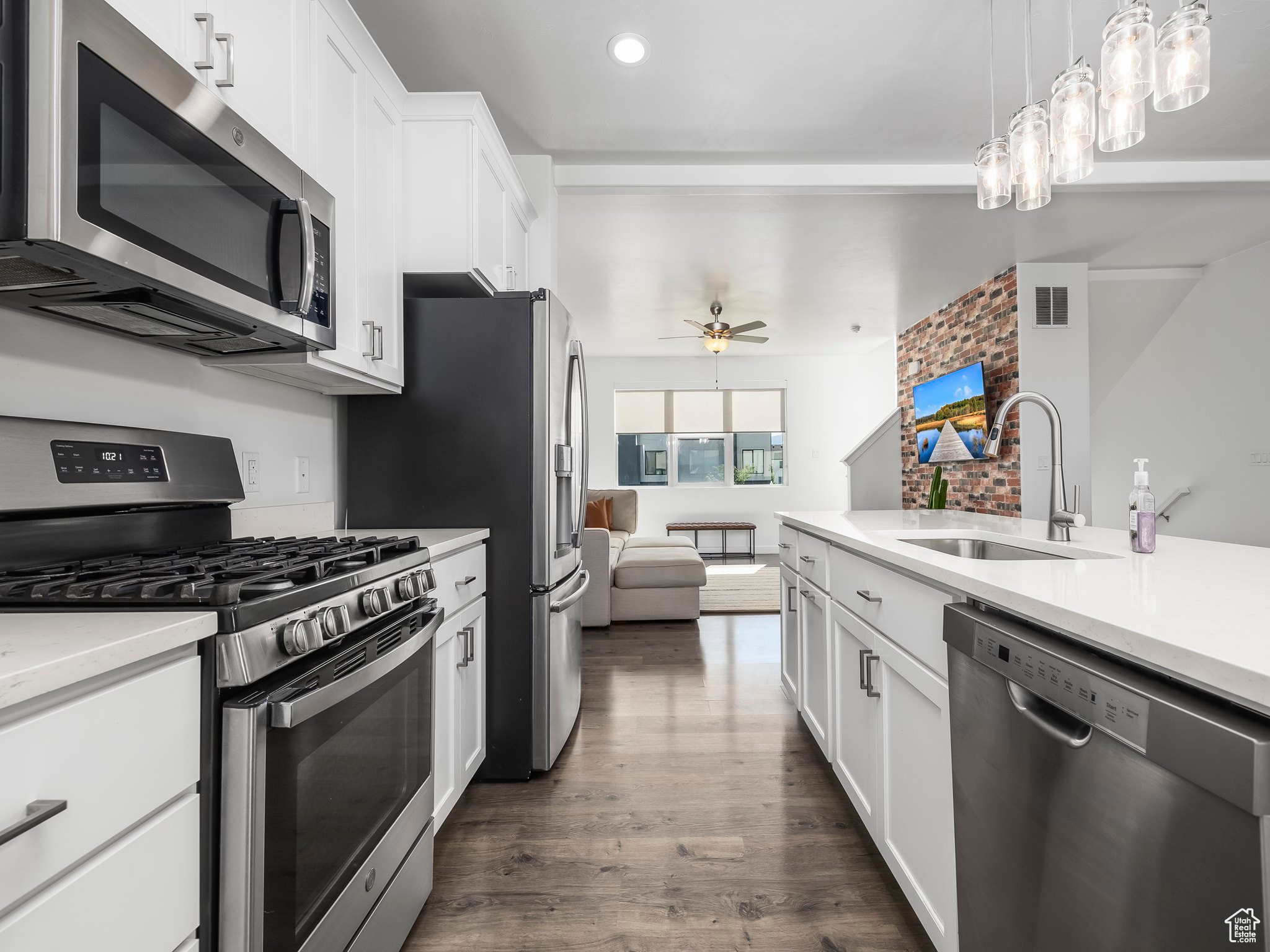 416 S MEADOW GARDEN RD