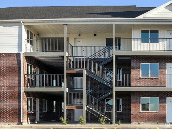 482 W MAIN ST
