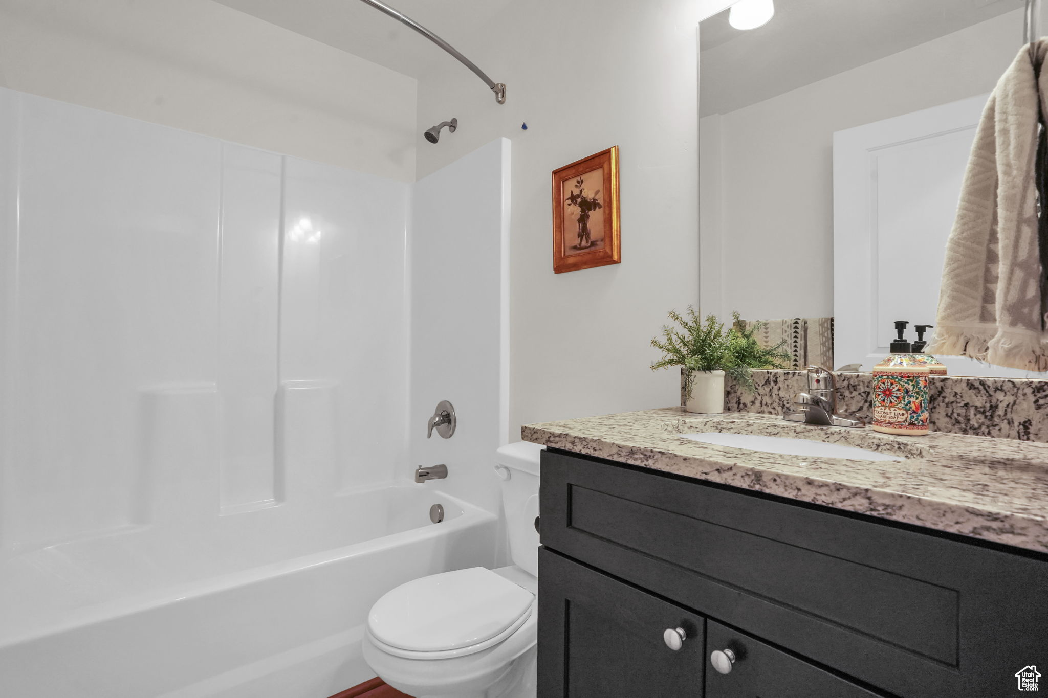 482 W MAIN ST