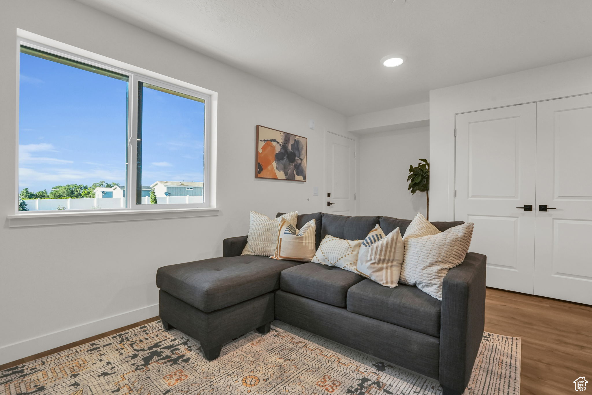 482 W MAIN ST