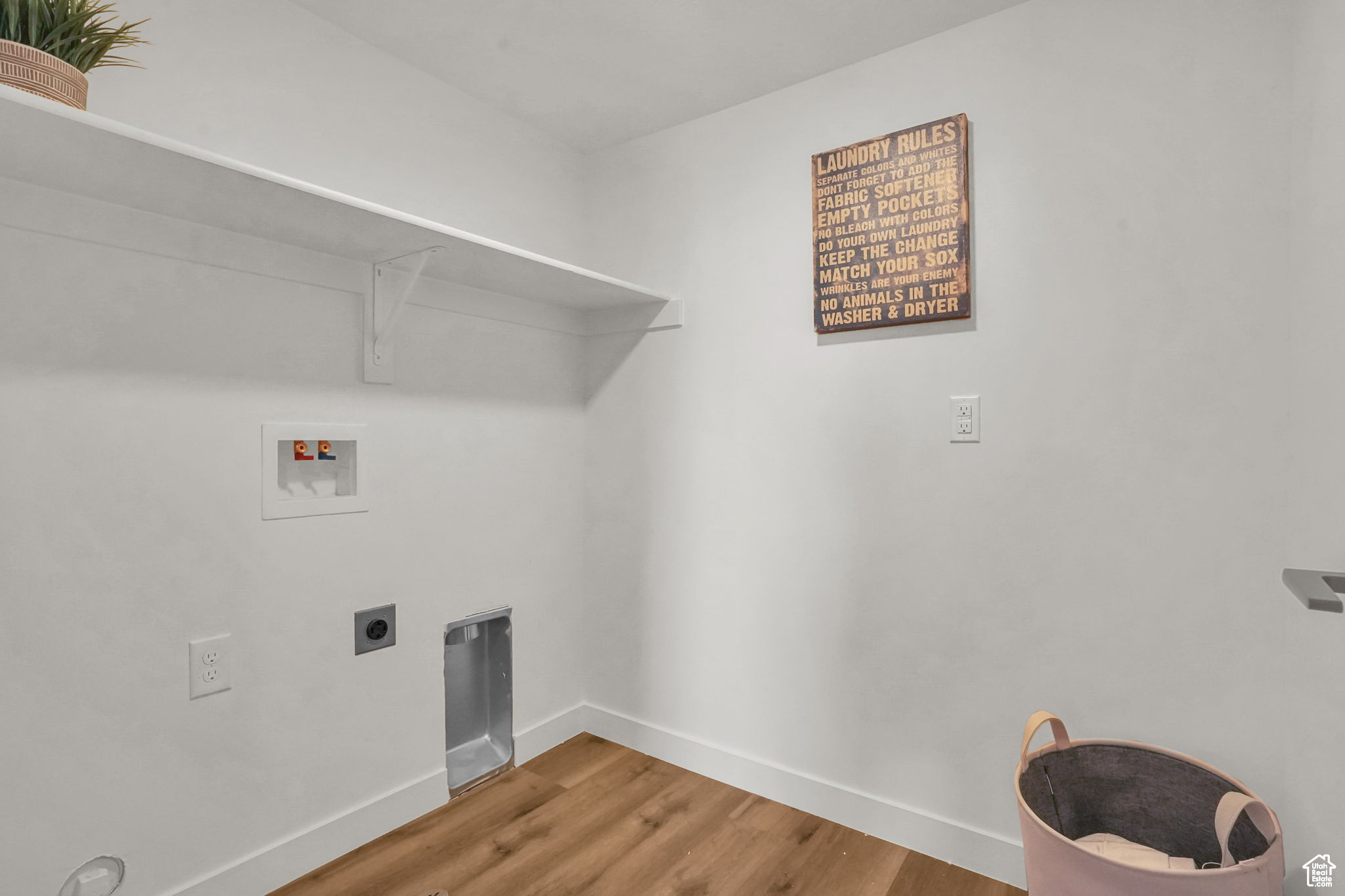 482 W MAIN ST
