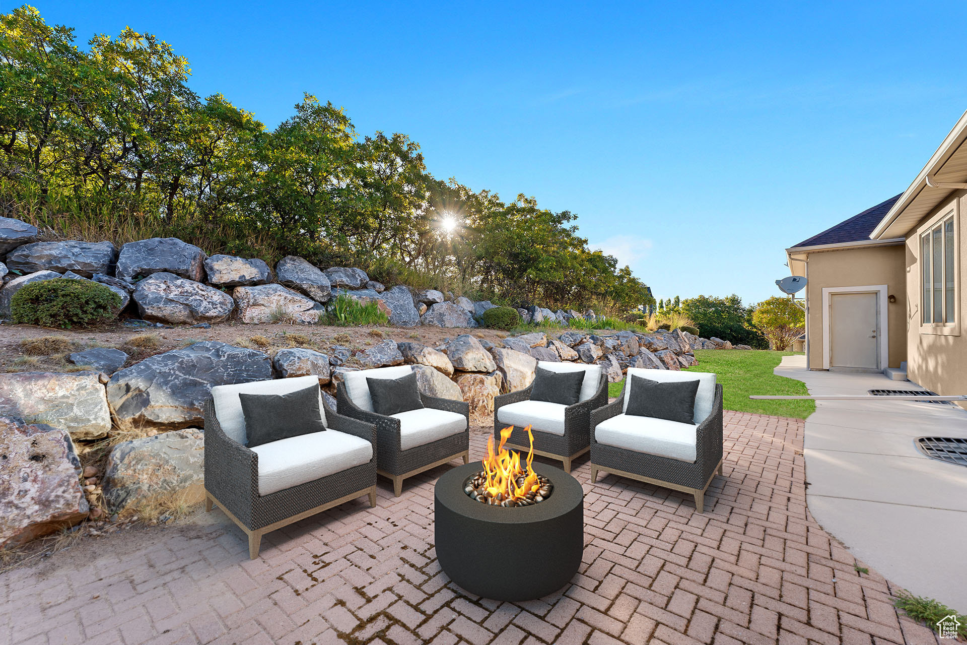 125 W SALEM HILLS DR.
