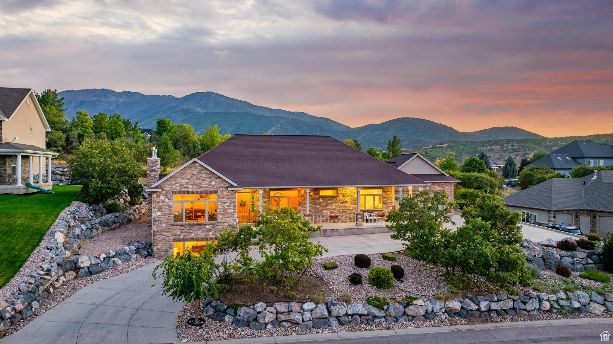 125 W SALEM HILLS DR.