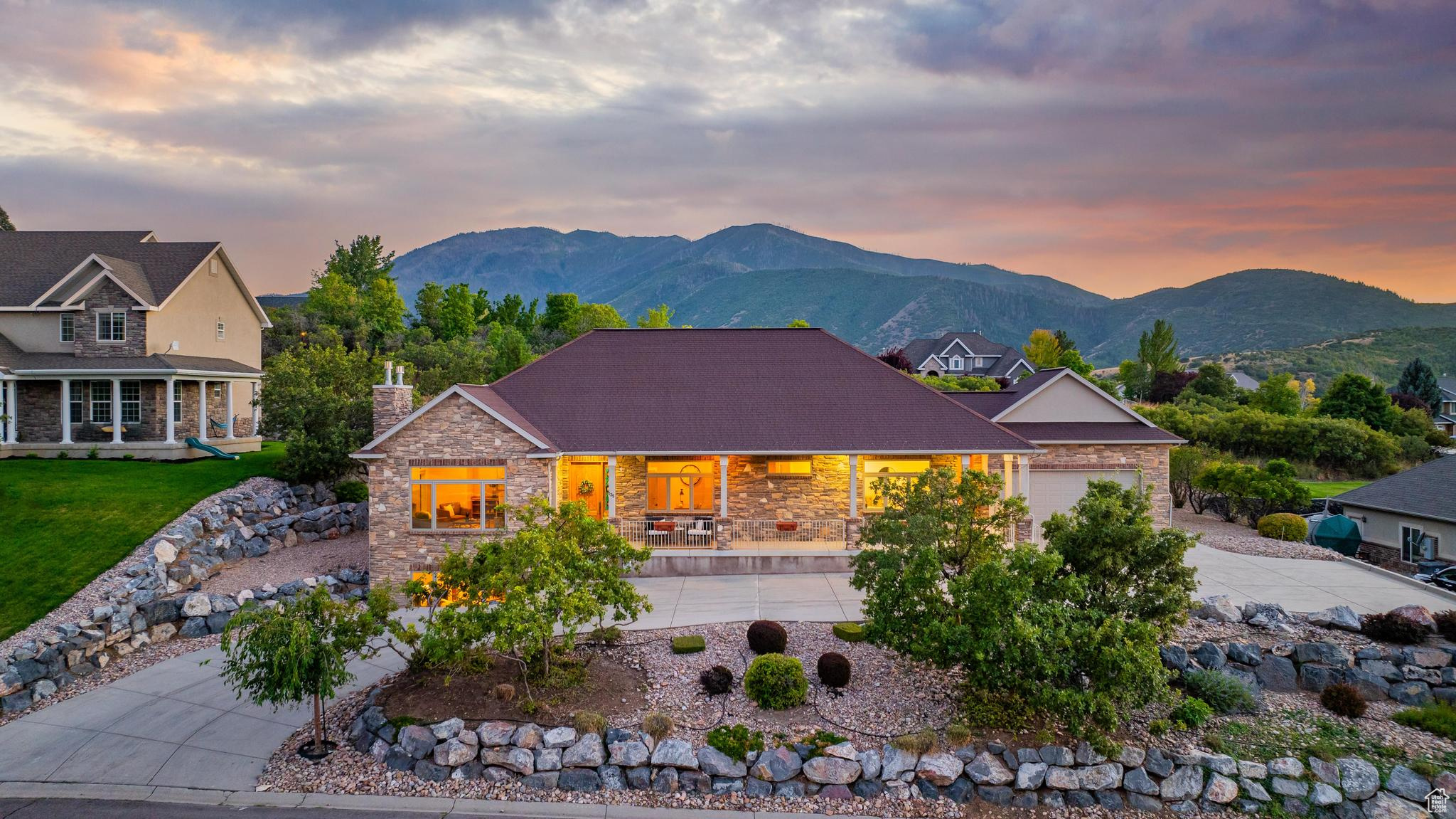 125 W SALEM HILLS DR.