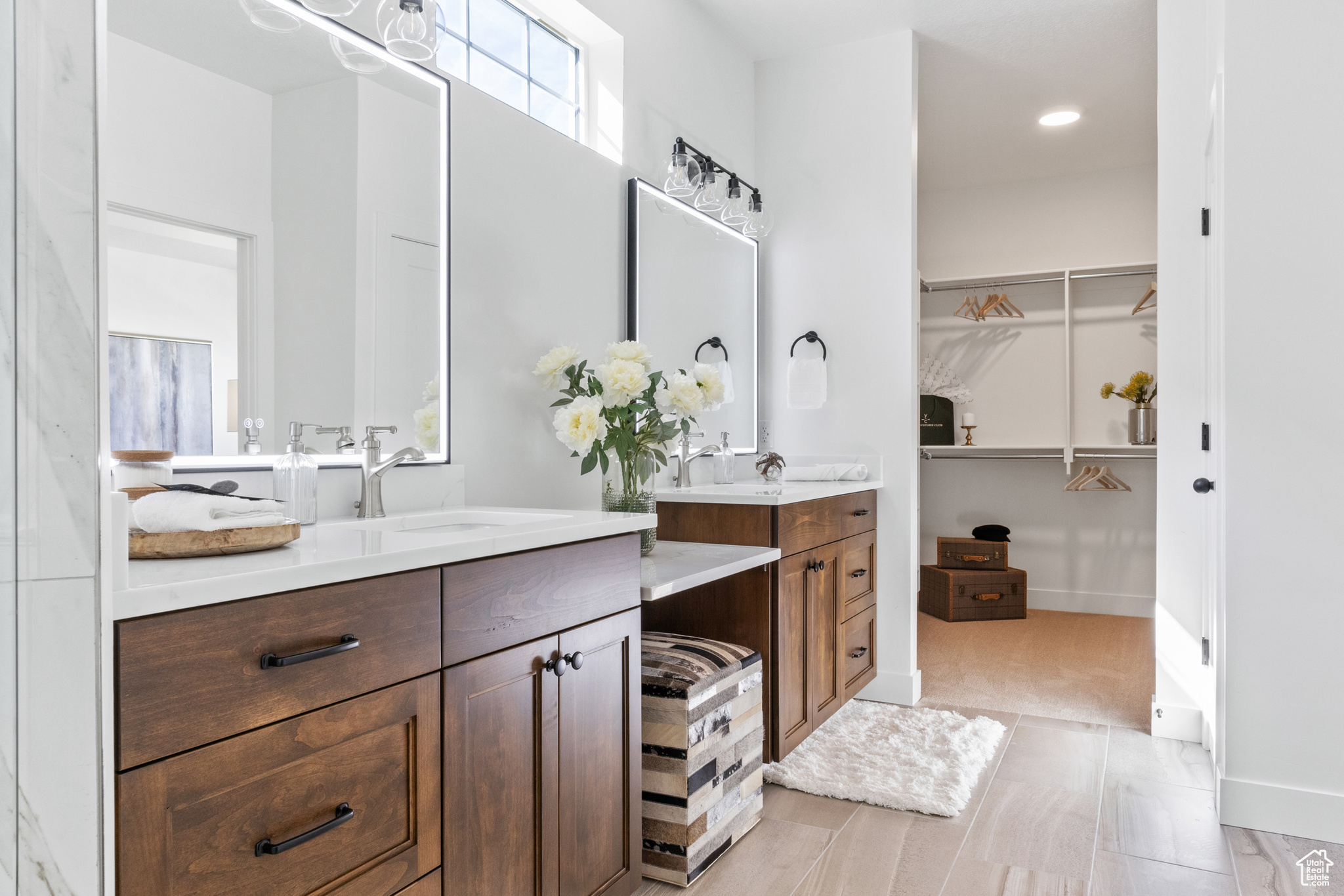 1928 W RIVER BIRCH RD