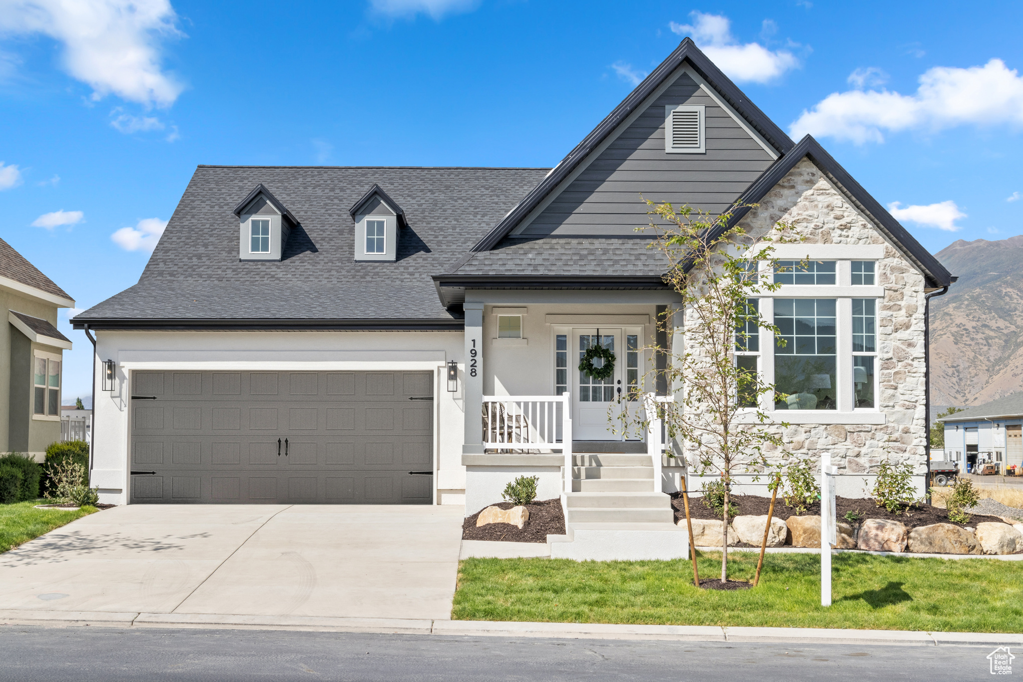 1928 W RIVER BIRCH RD