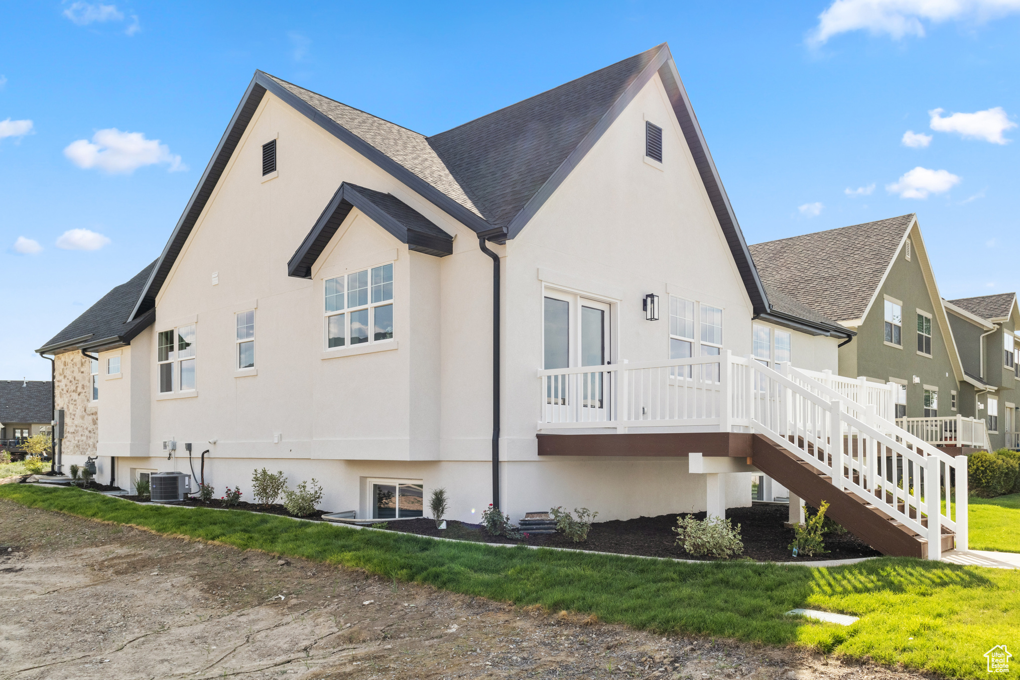 1928 W RIVER BIRCH RD