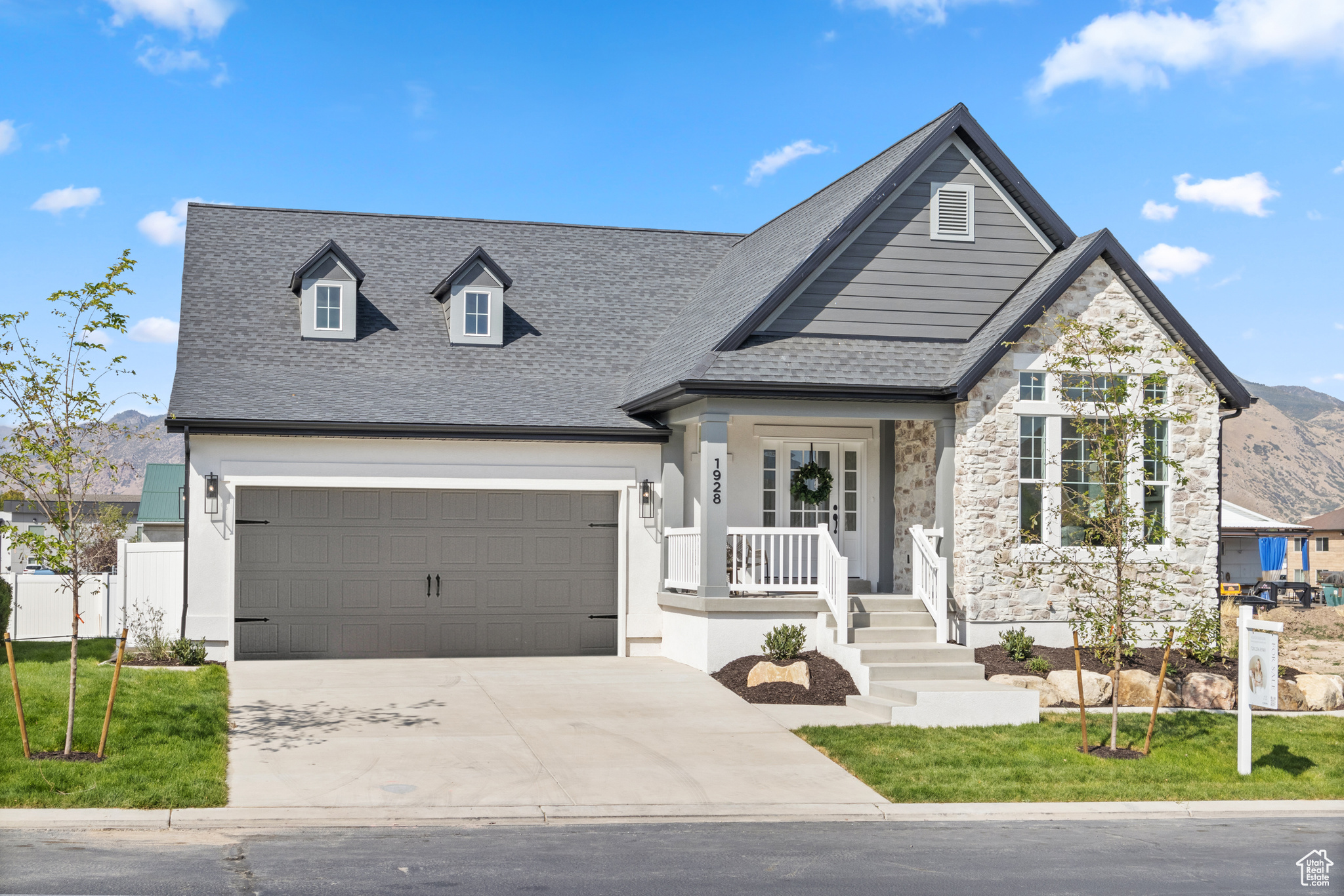1928 W RIVER BIRCH RD