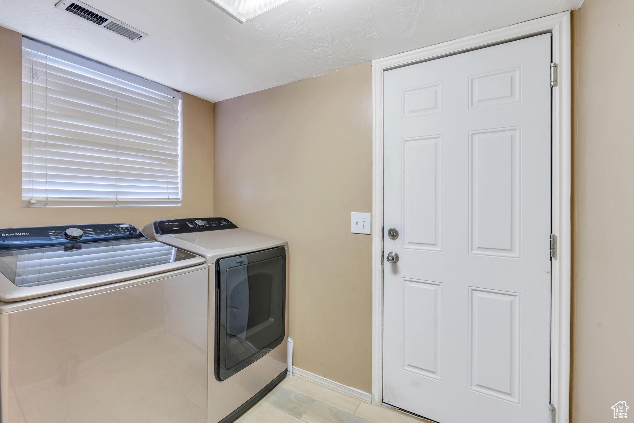 5147 W WOOD VILLAGE CT
