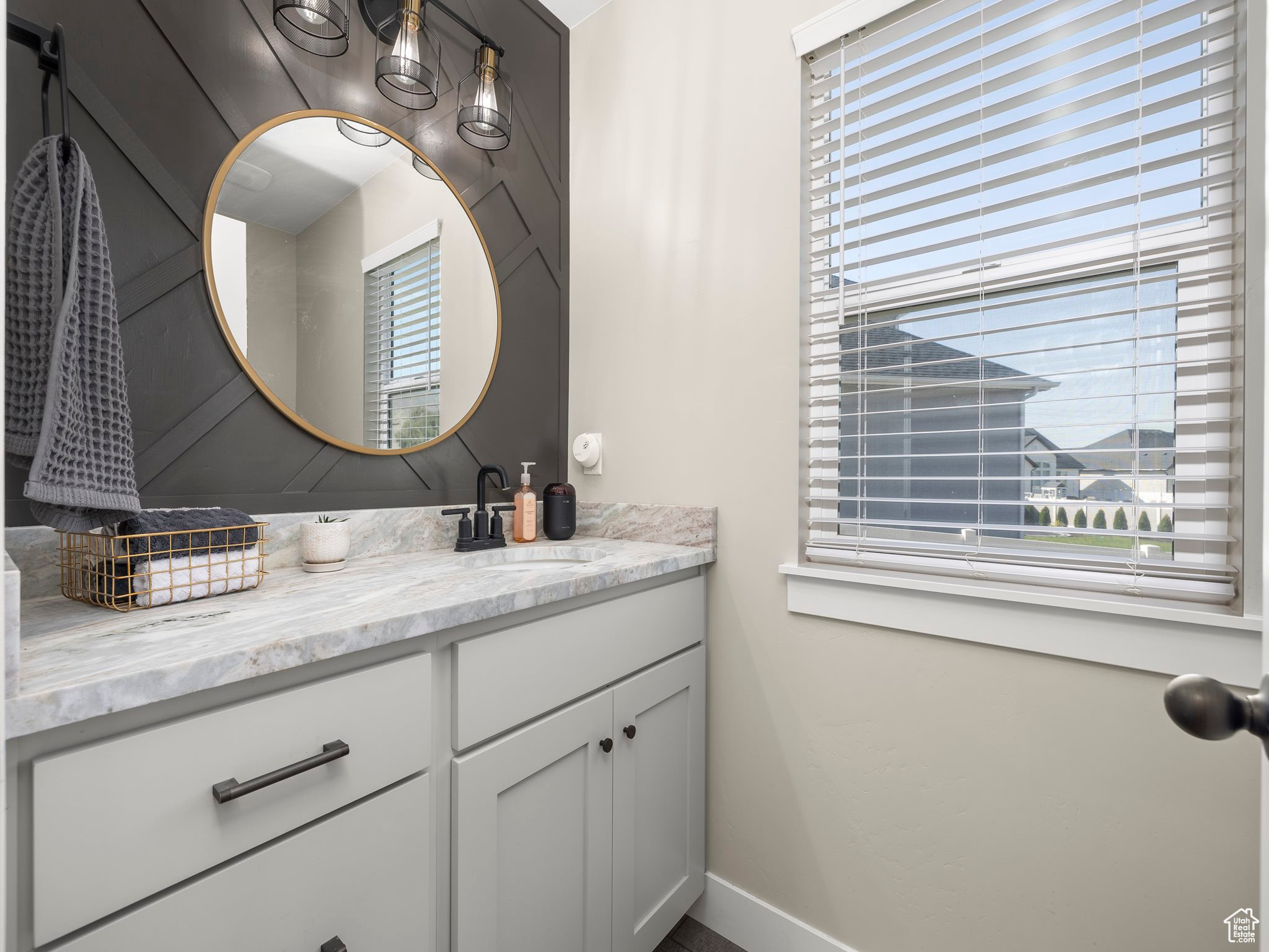 2885 E 330 N