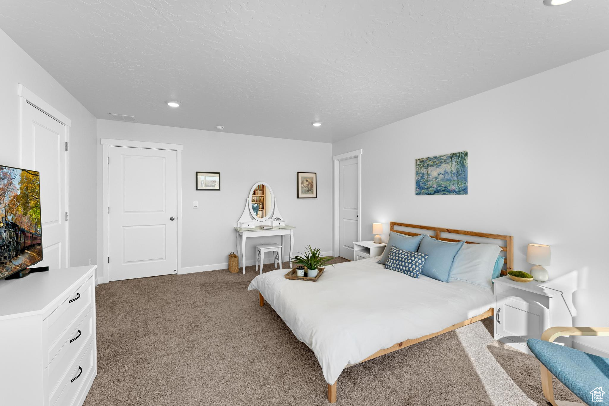 1102 E DORY BOAT RD