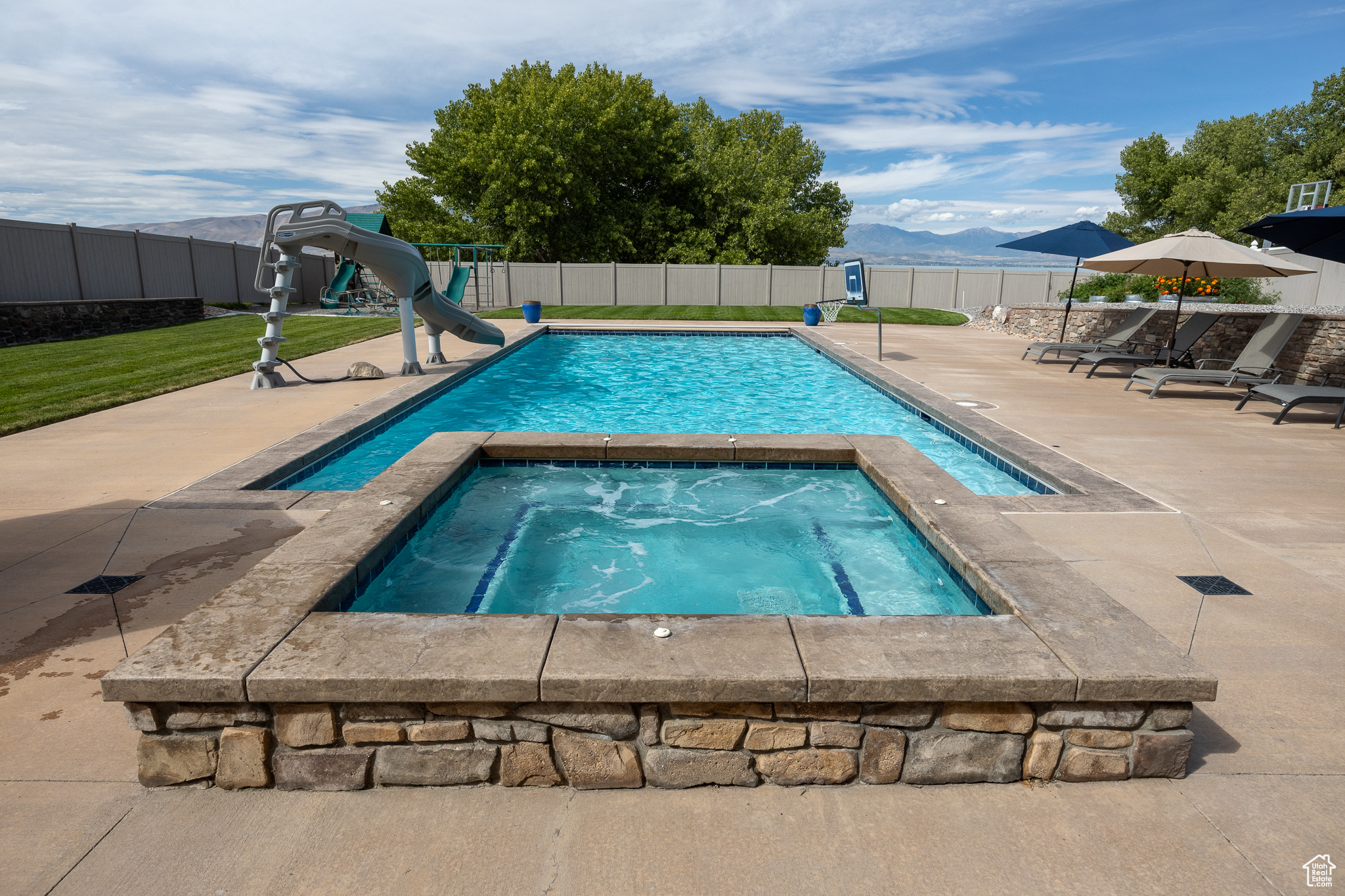 64 N SUNSET DR