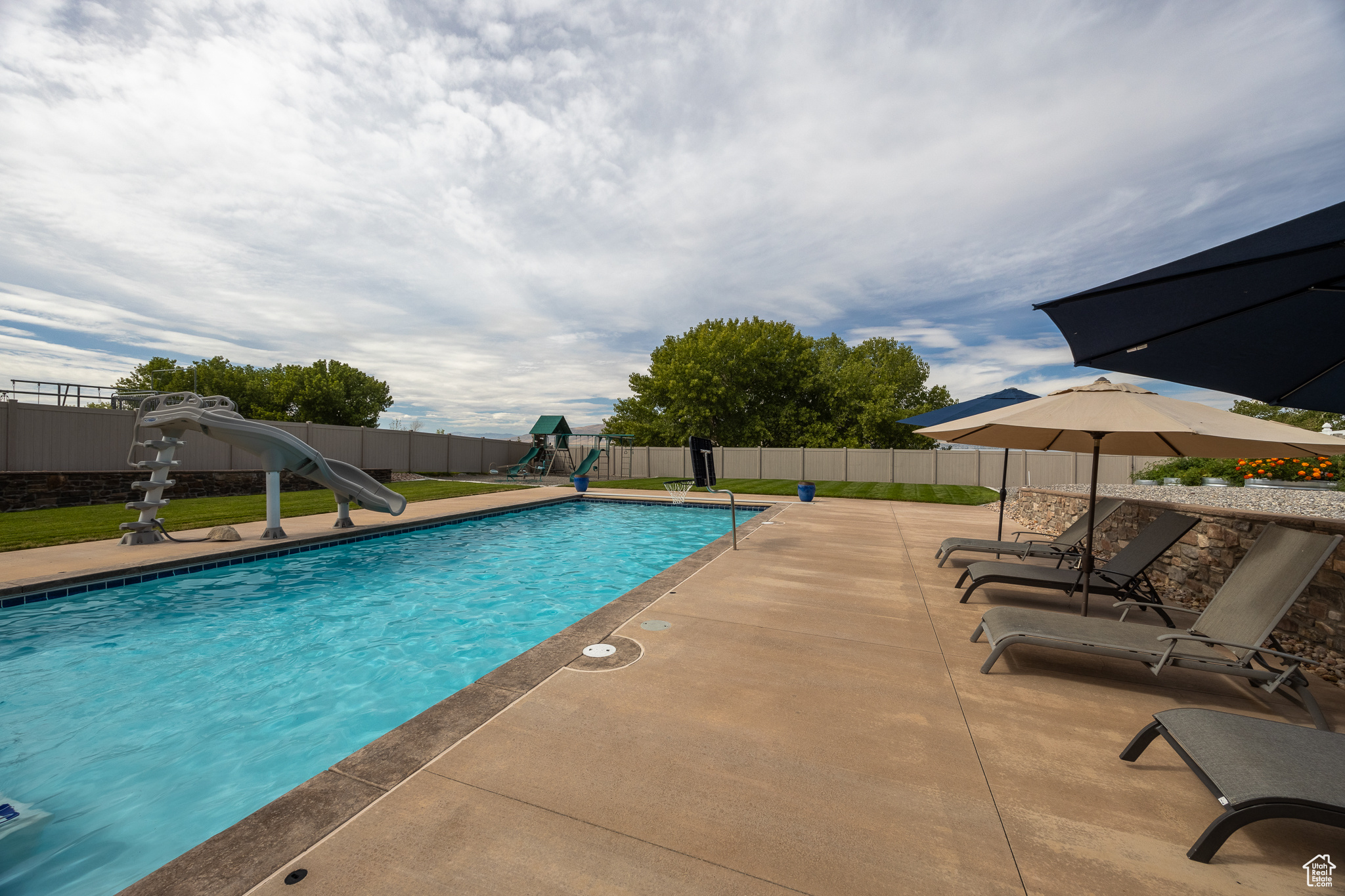 64 N SUNSET DR