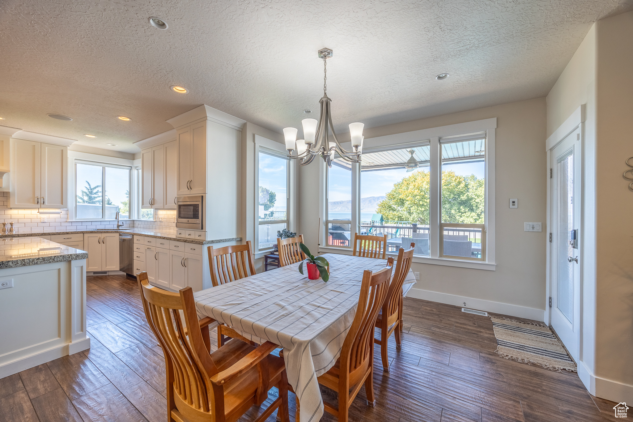 64 N SUNSET DR