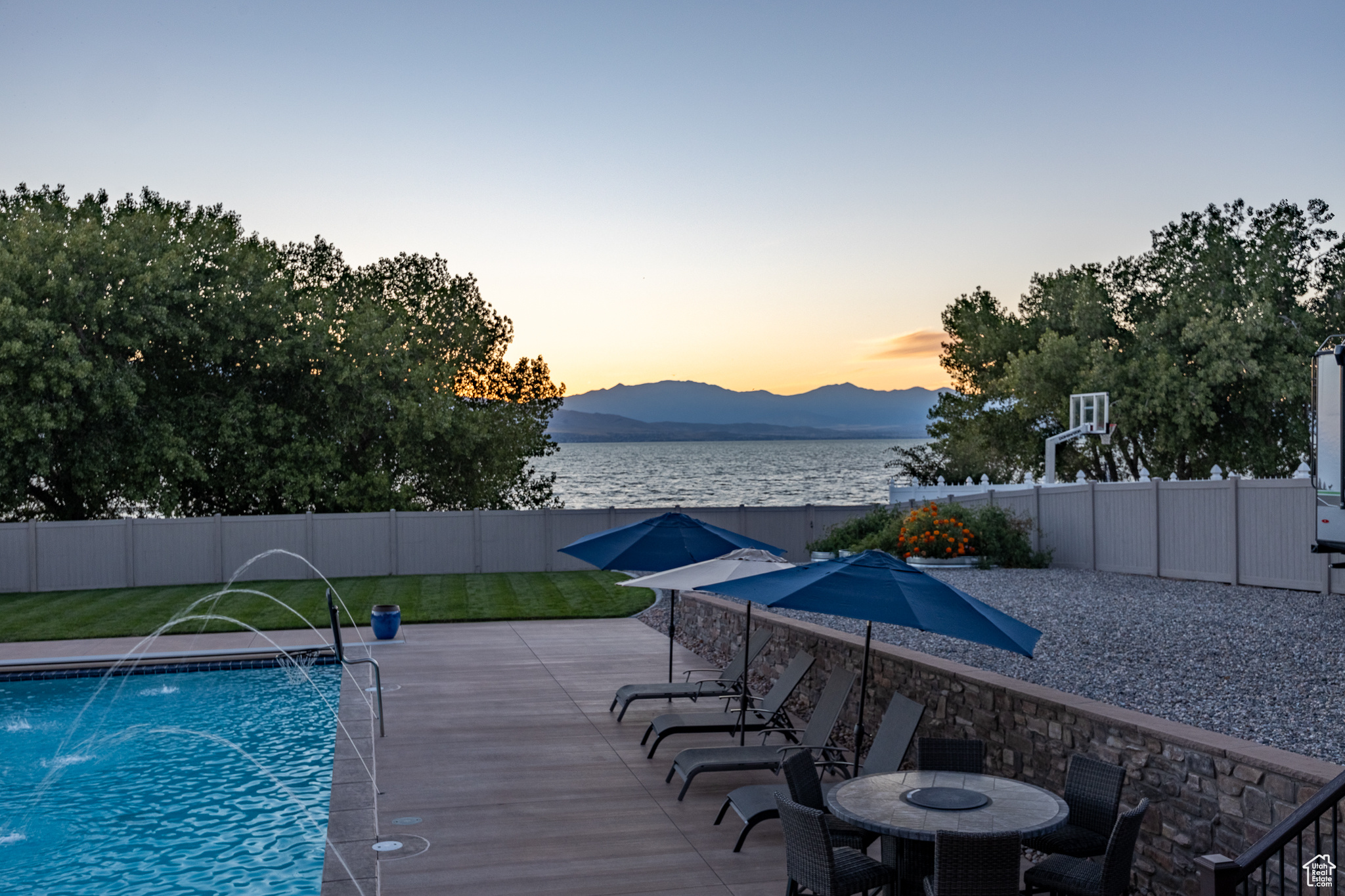 64 N SUNSET DR