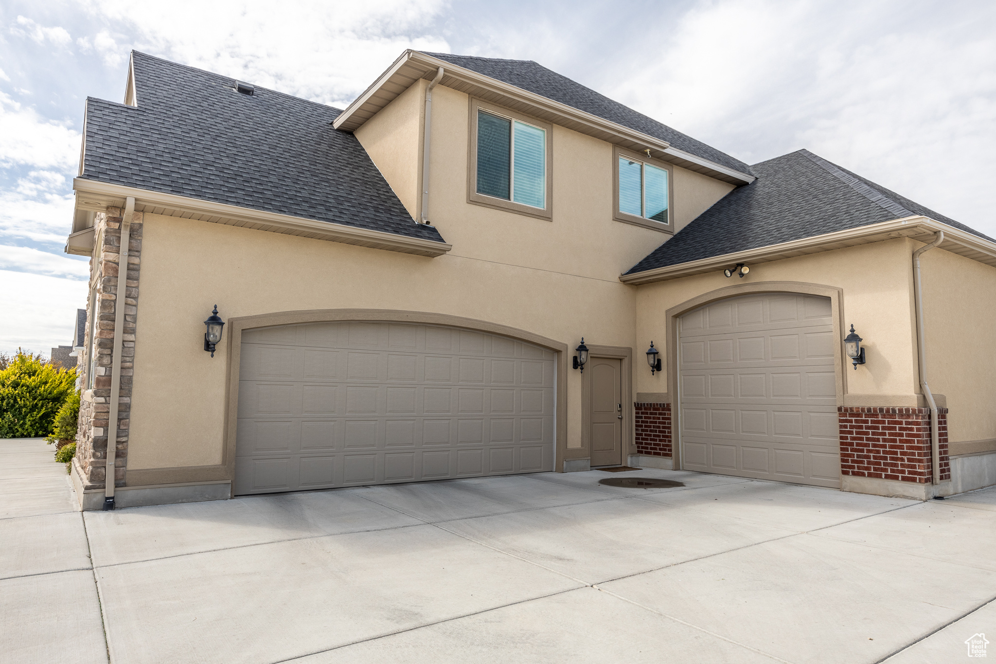 64 N SUNSET DR