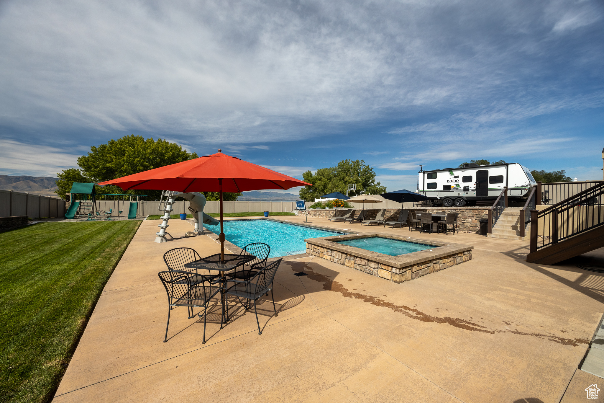 64 N SUNSET DR
