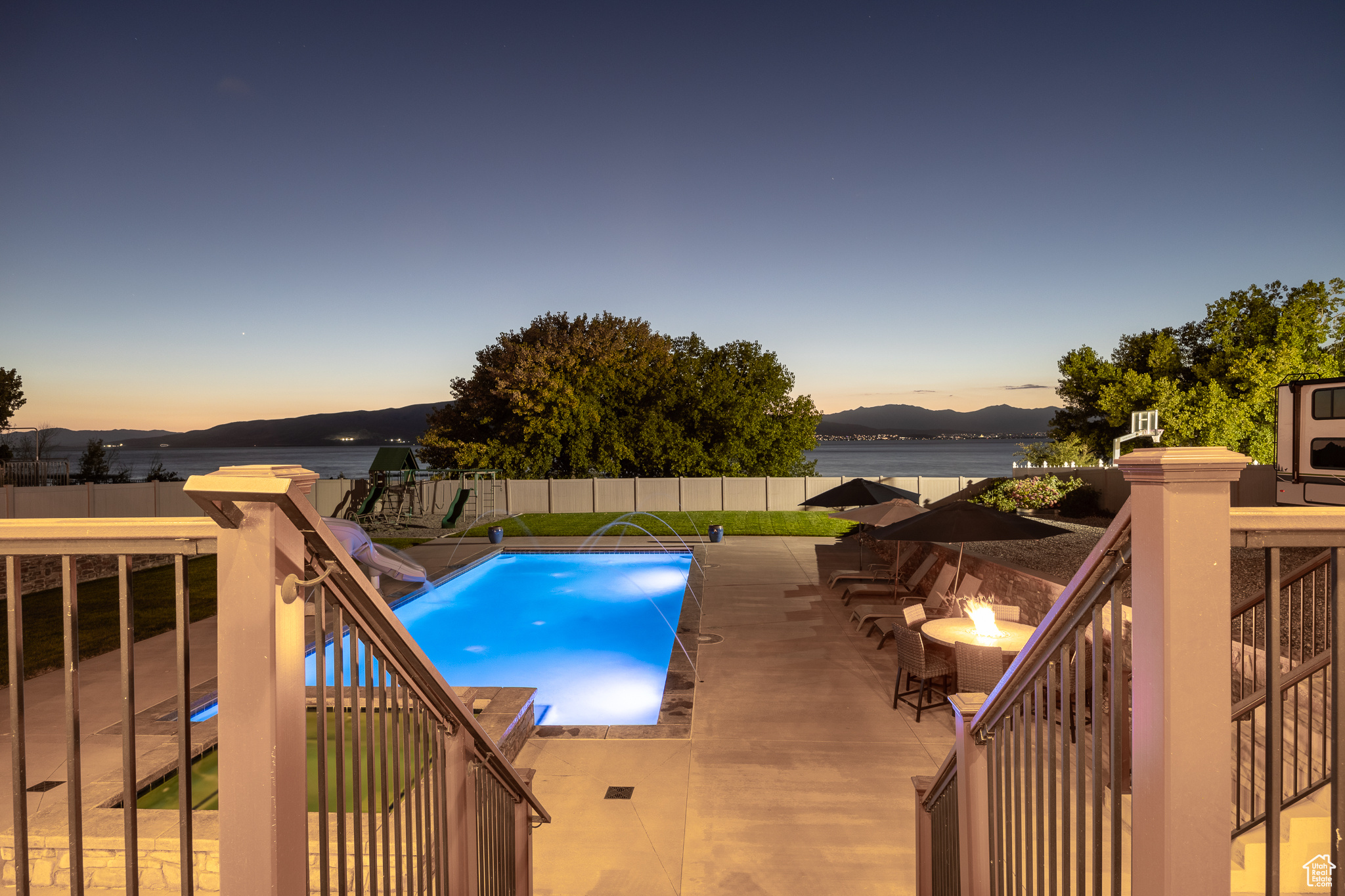 64 N SUNSET DR