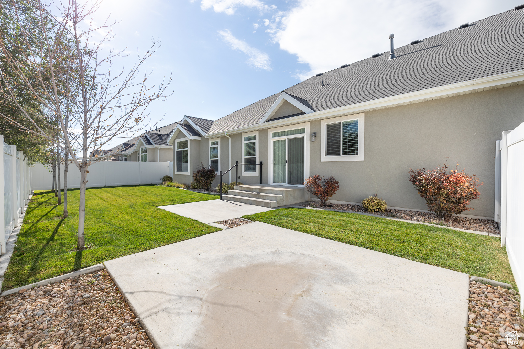 1152 N REESE DR