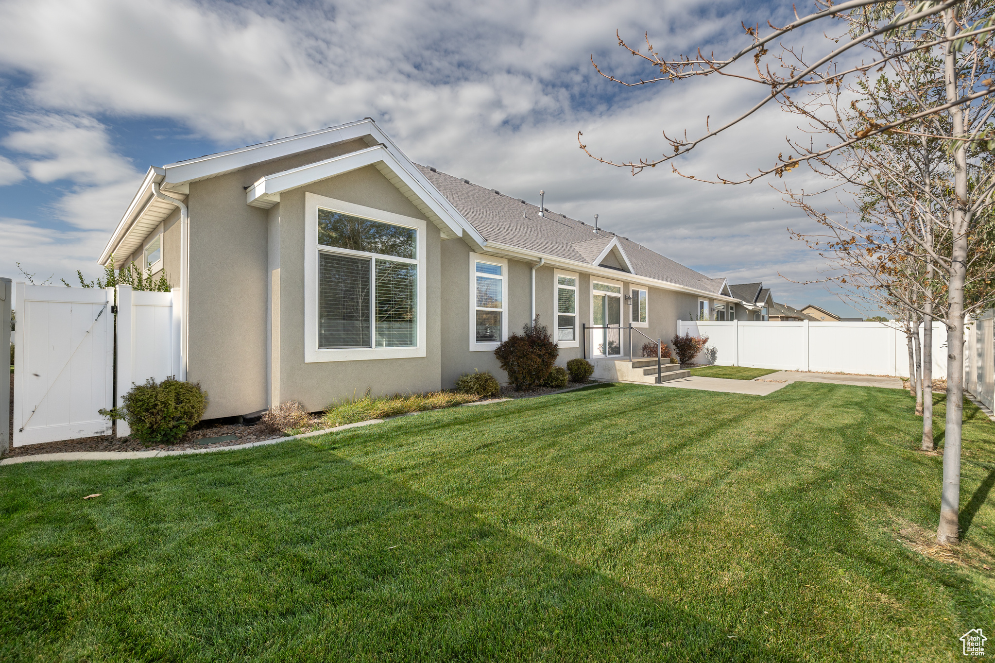 1152 N REESE DR