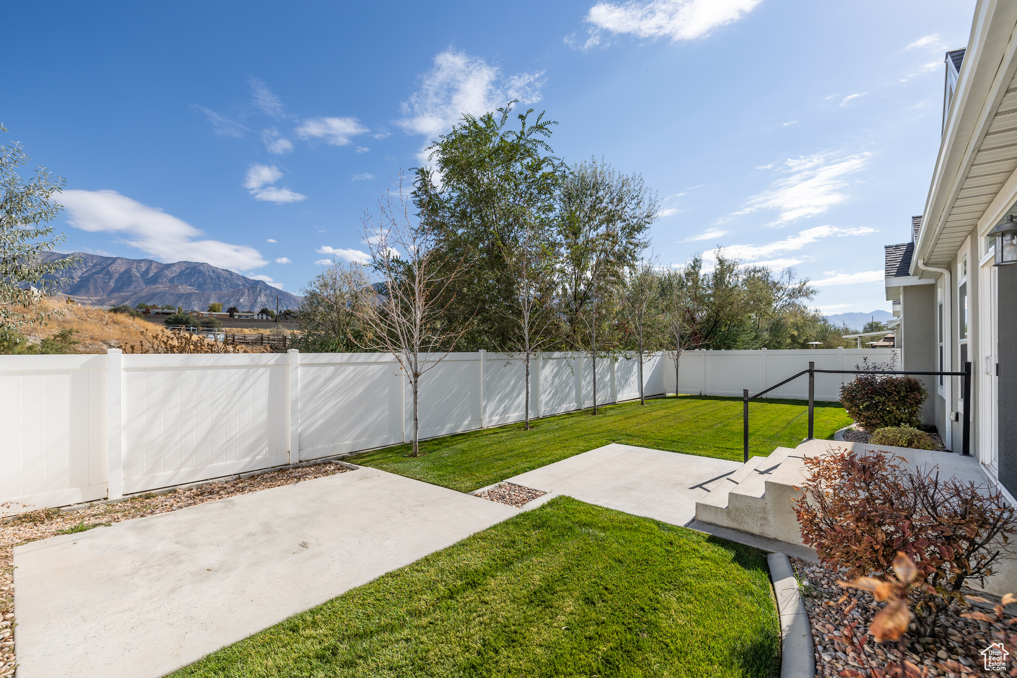 1152 N REESE DR
