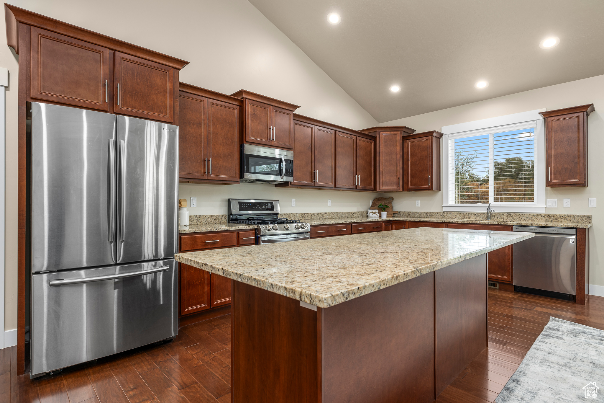 1152 N REESE DR