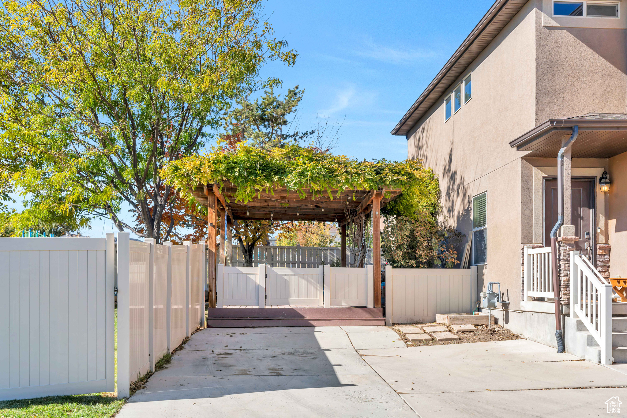 618 W ROSE BUD CT