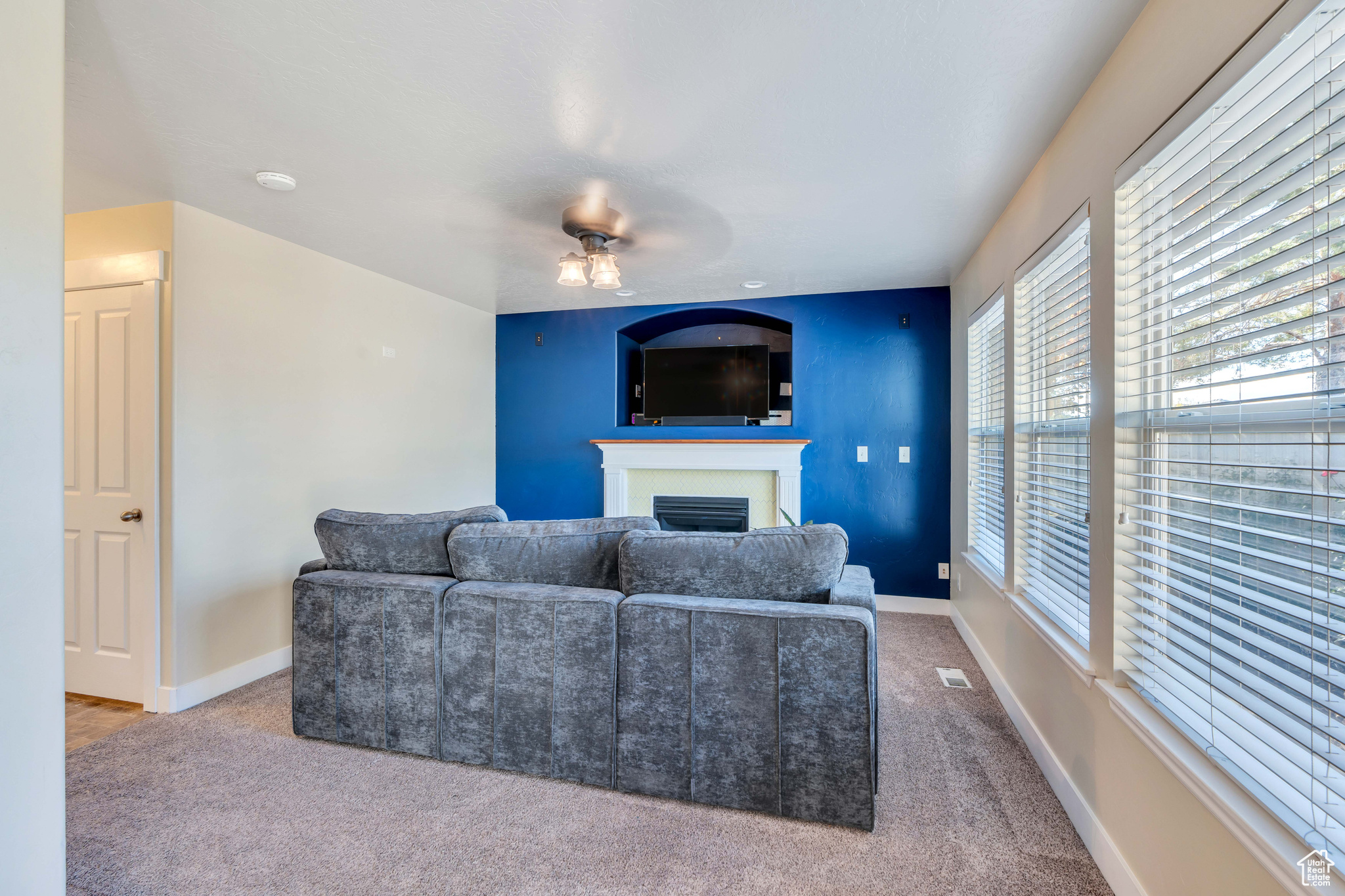 618 W ROSE BUD CT