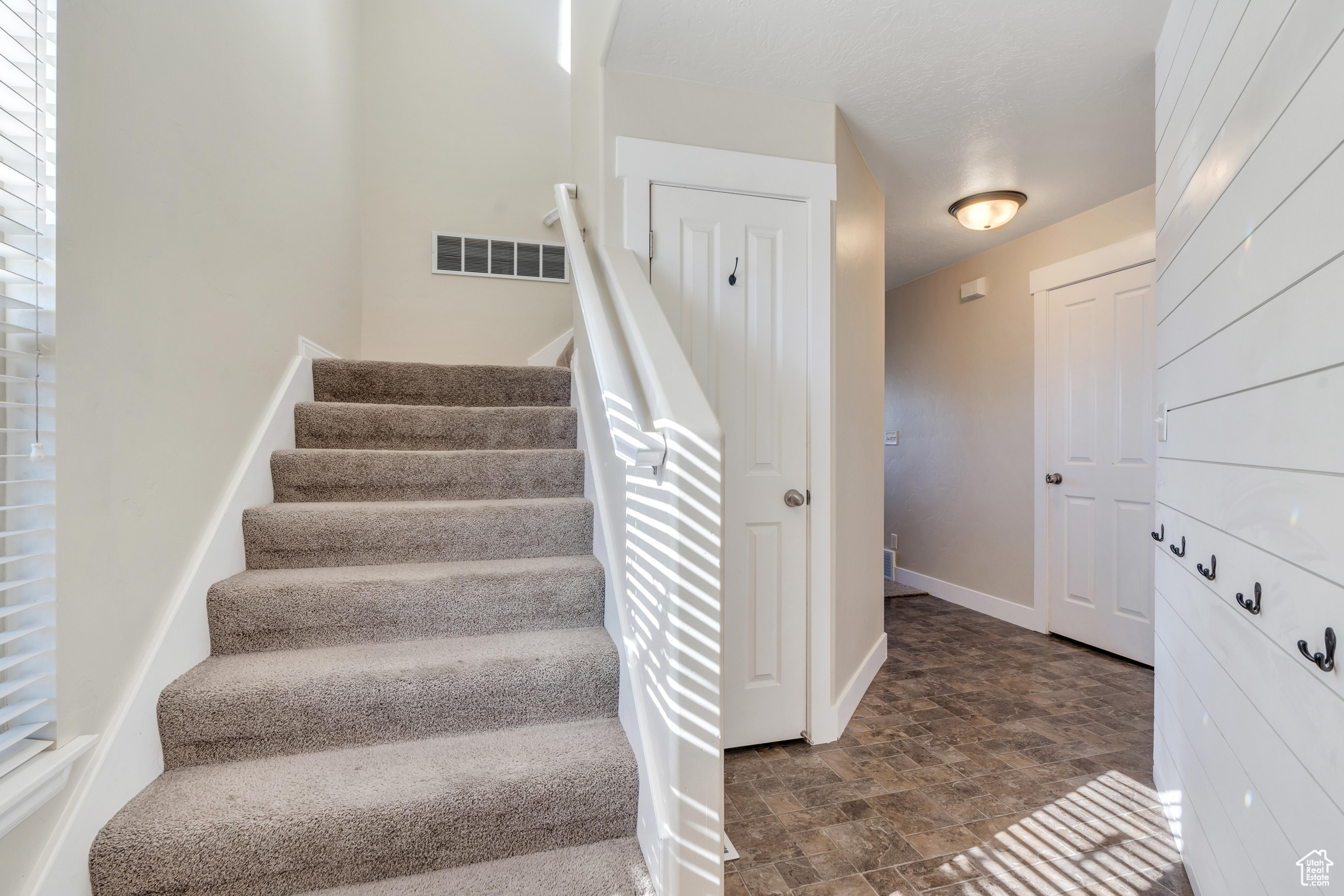 618 W ROSE BUD CT
