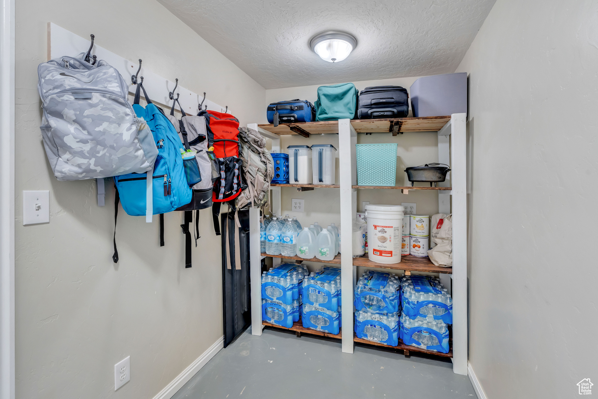 618 W ROSE BUD CT