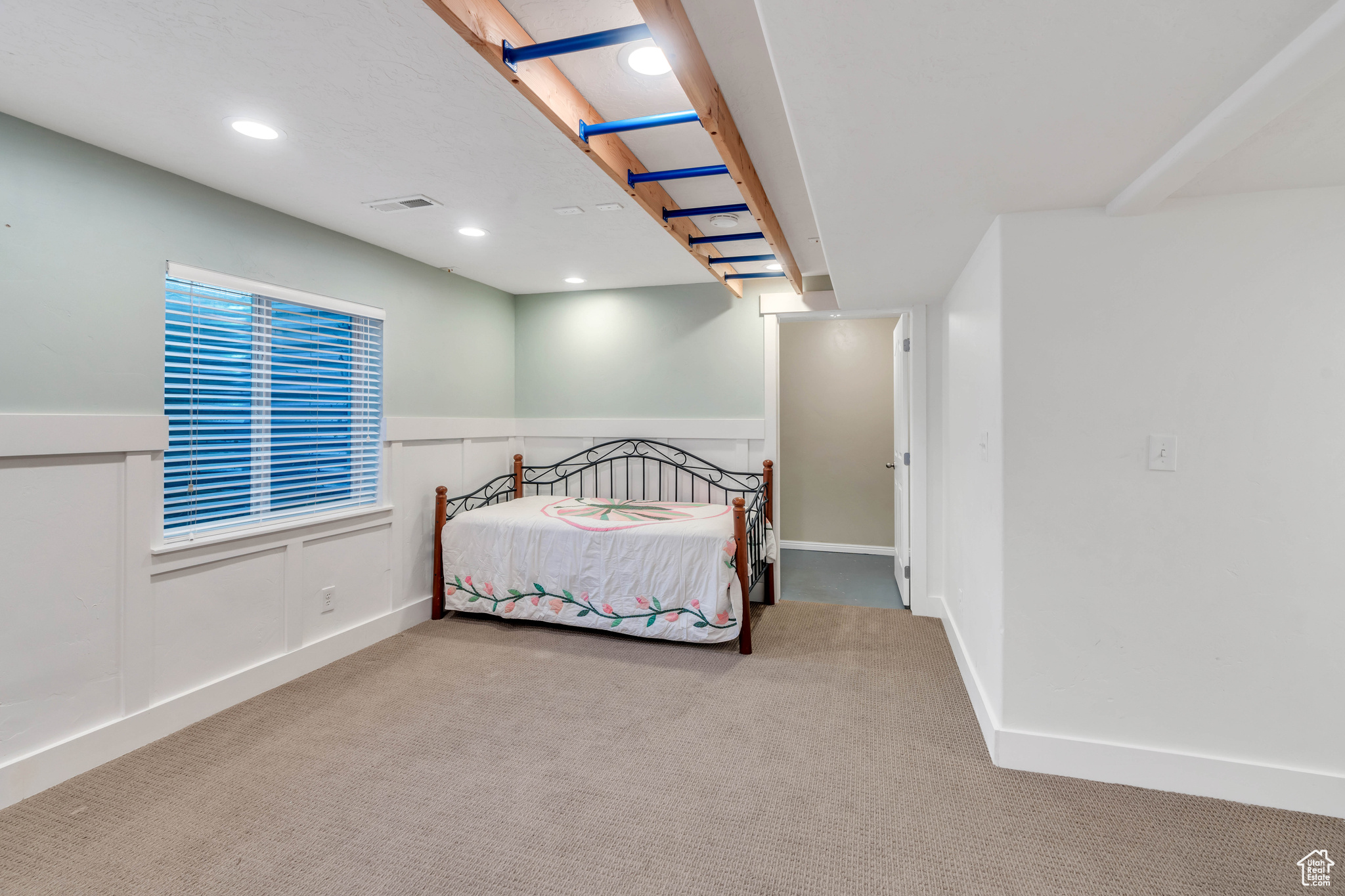 618 W ROSE BUD CT