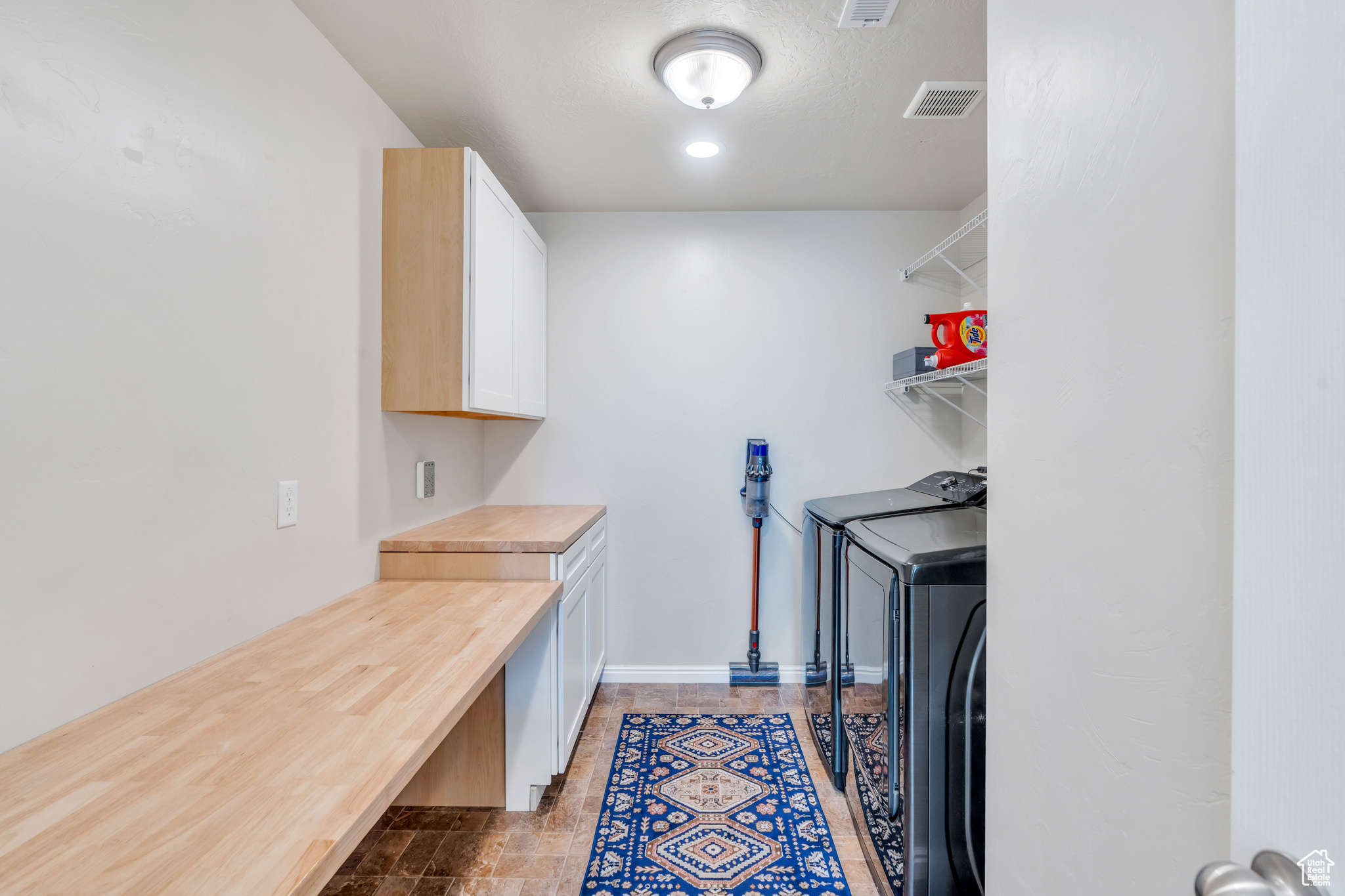618 W ROSE BUD CT