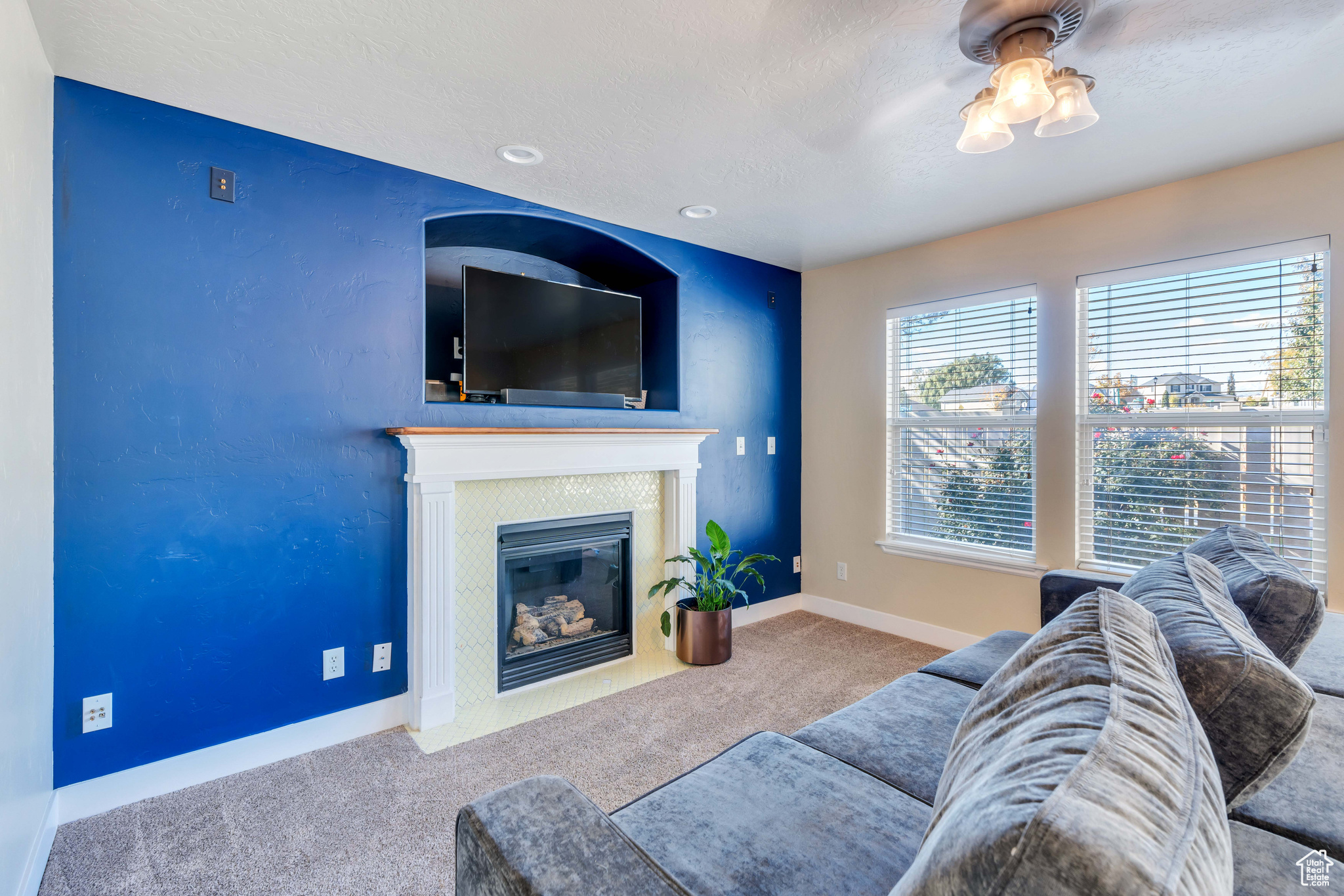 618 W ROSE BUD CT
