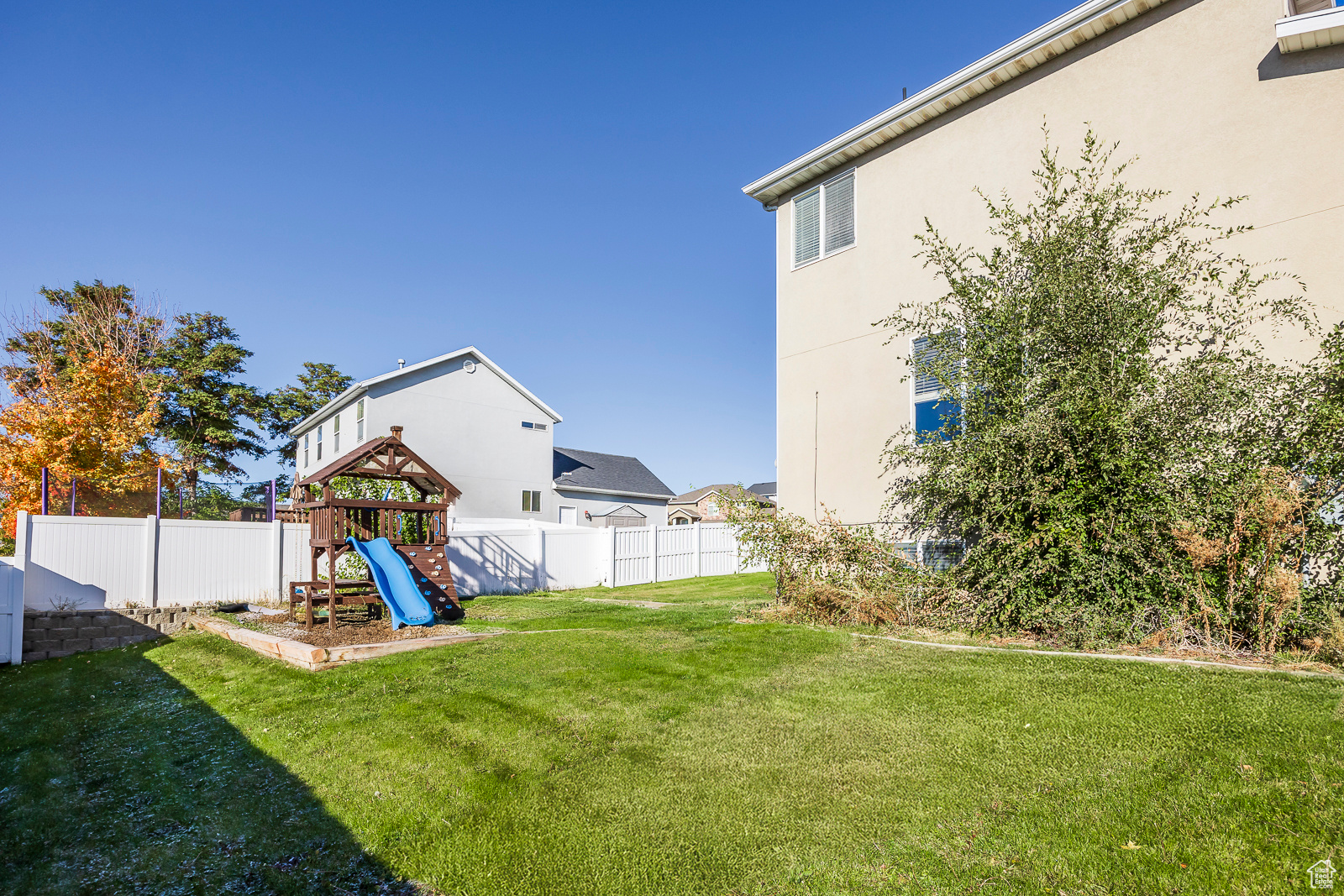1077 N 390 W