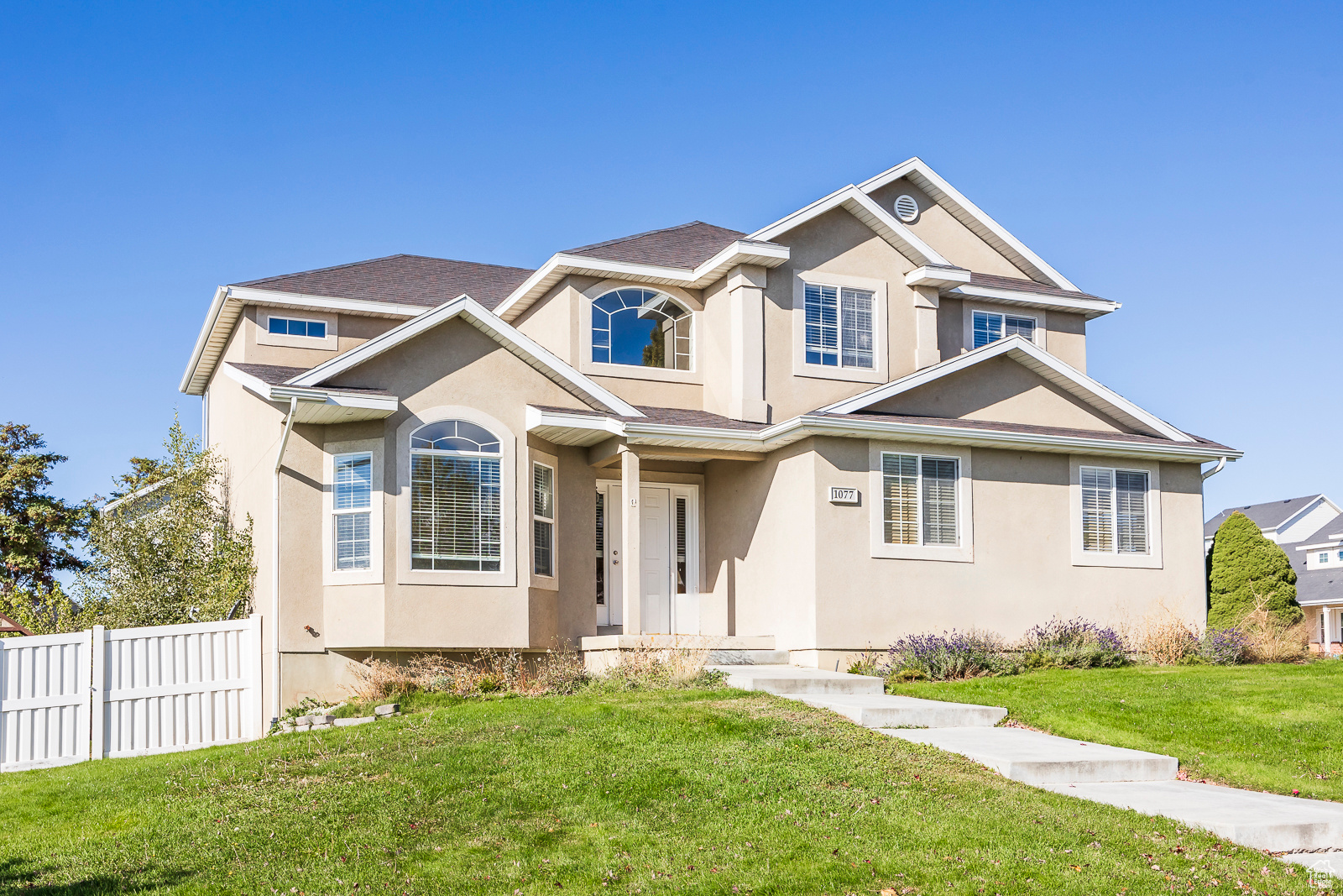 1077 N 390 W