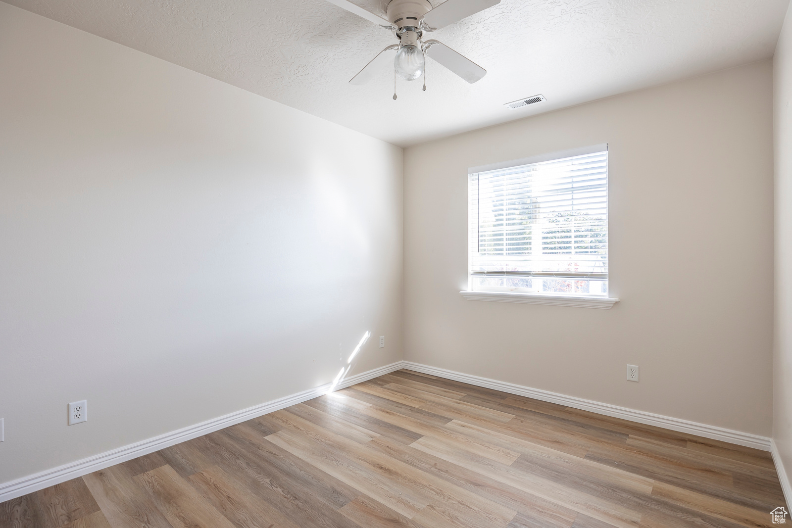 1077 N 390 W