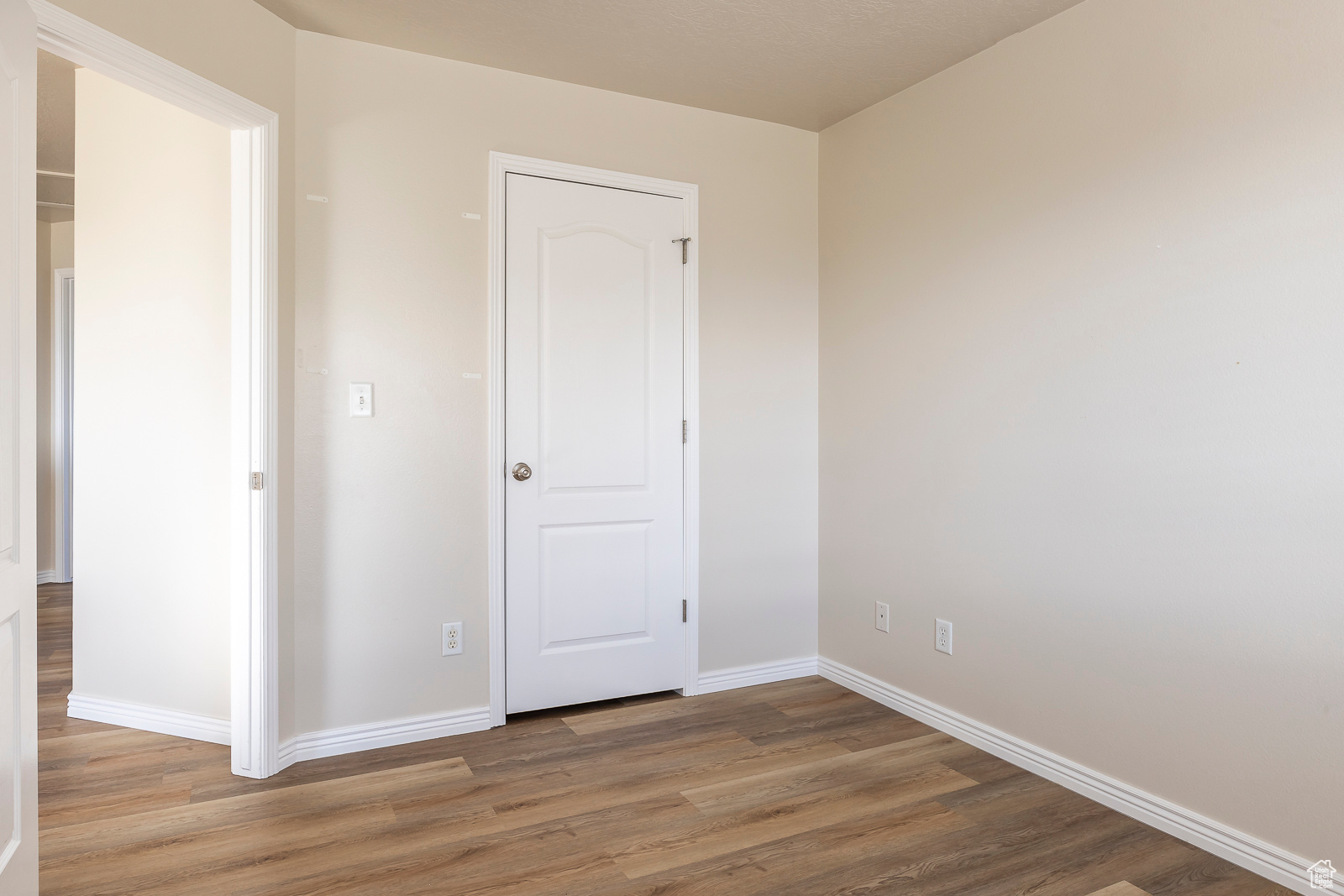 1077 N 390 W