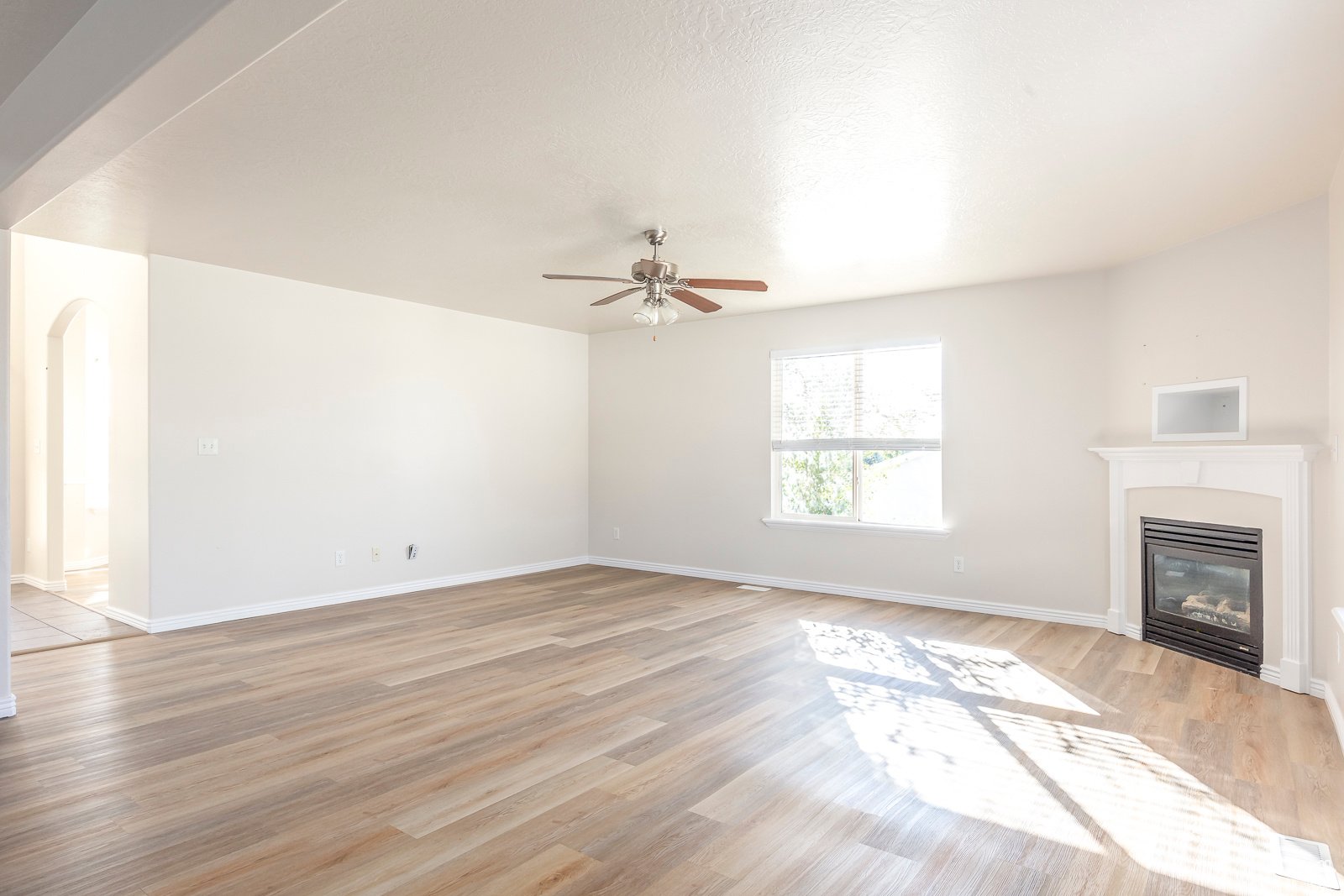 1077 N 390 W
