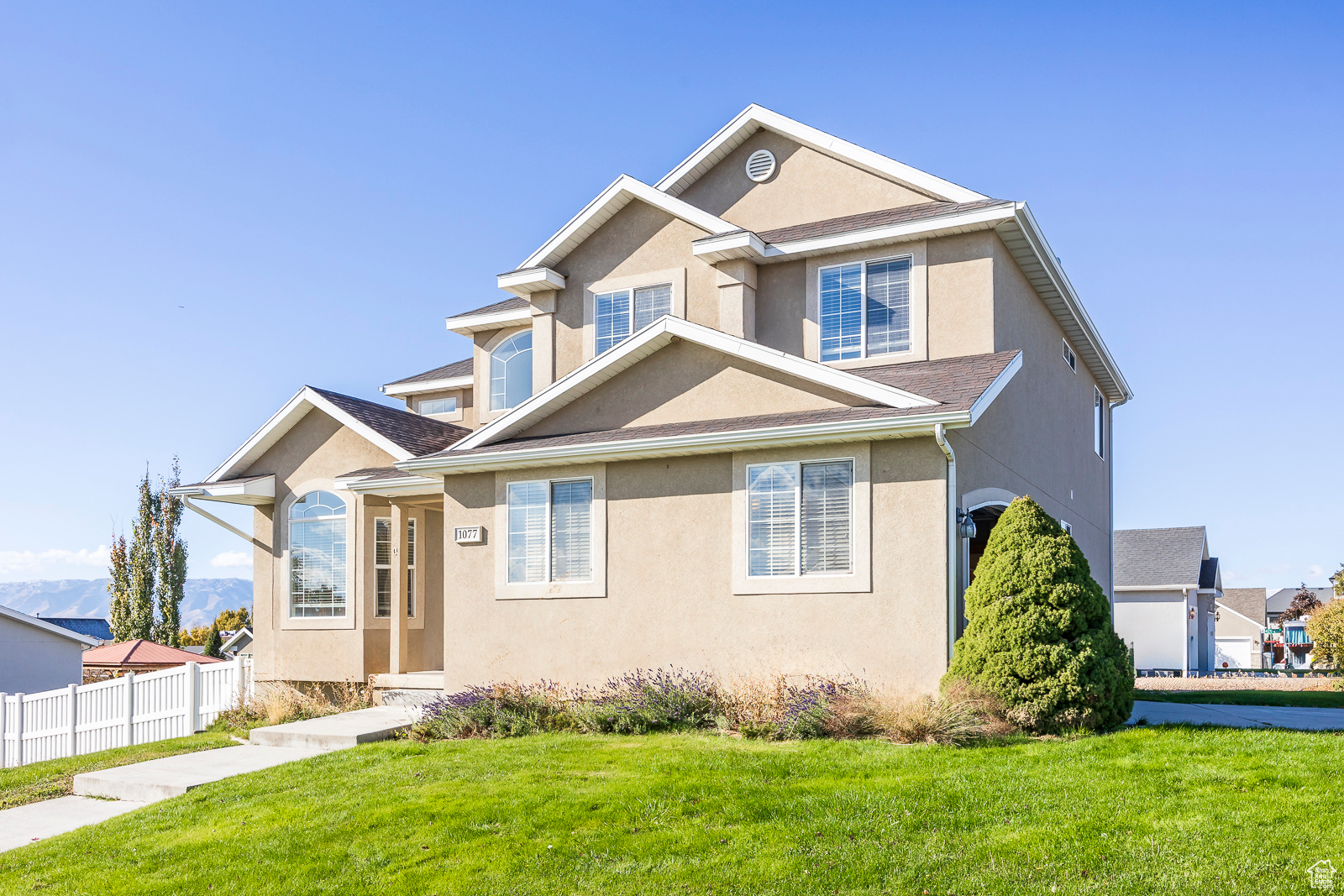 1077 N 390 W