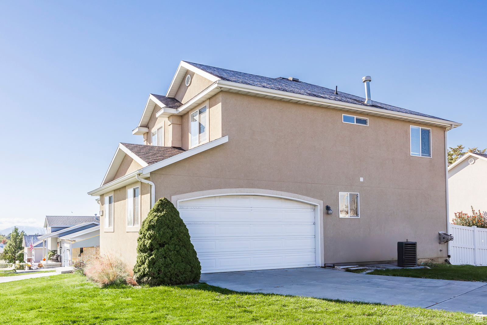 1077 N 390 W
