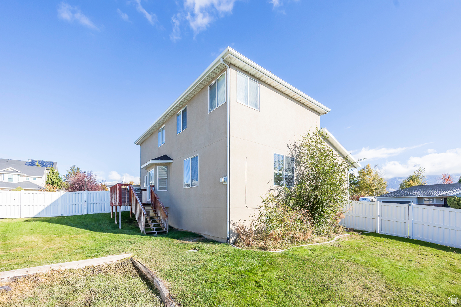 1077 N 390 W