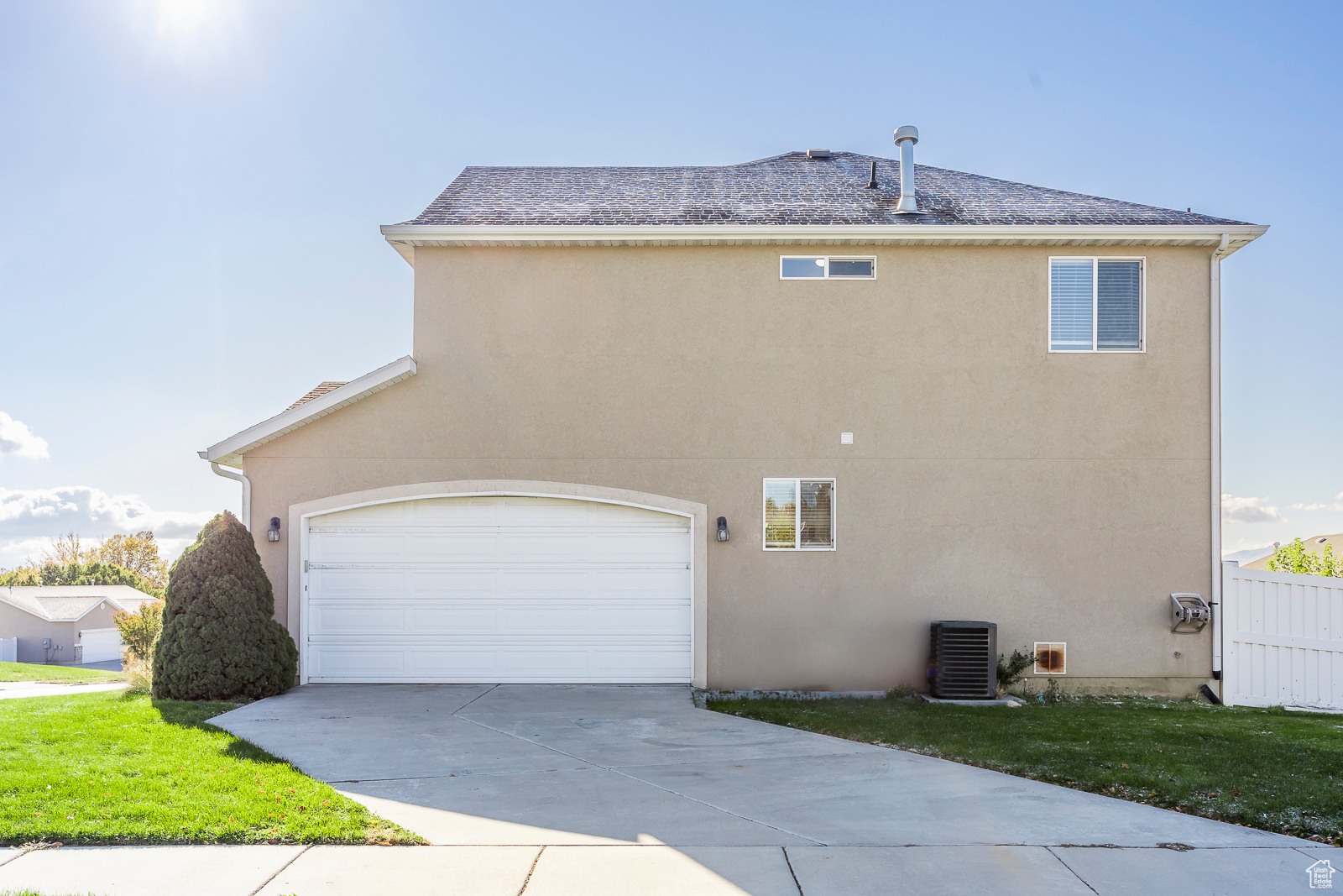 1077 N 390 W