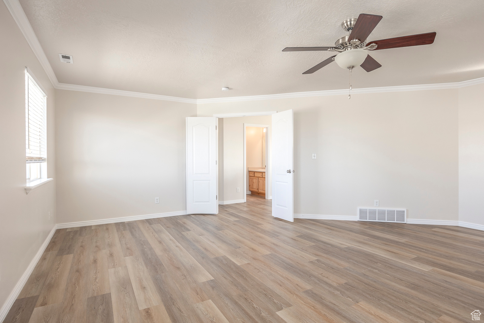 1077 N 390 W