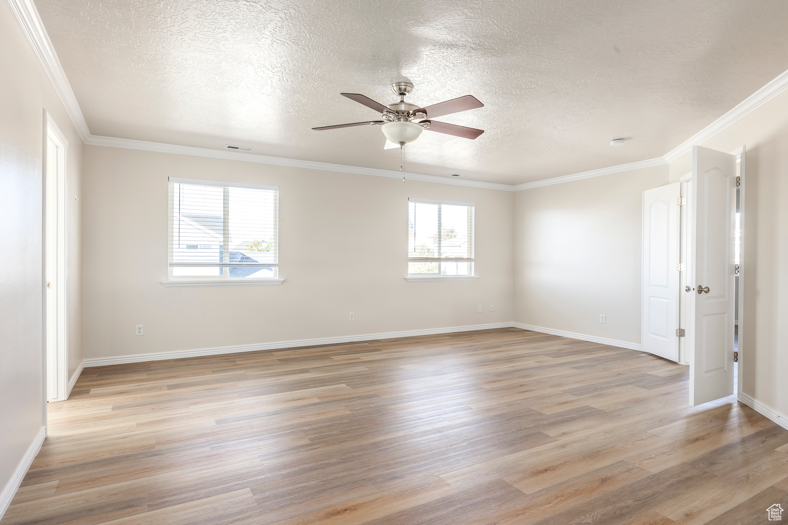 1077 N 390 W