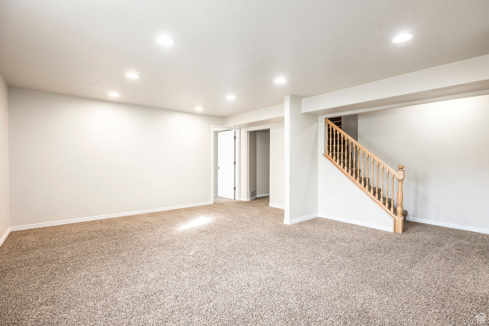 1077 N 390 W