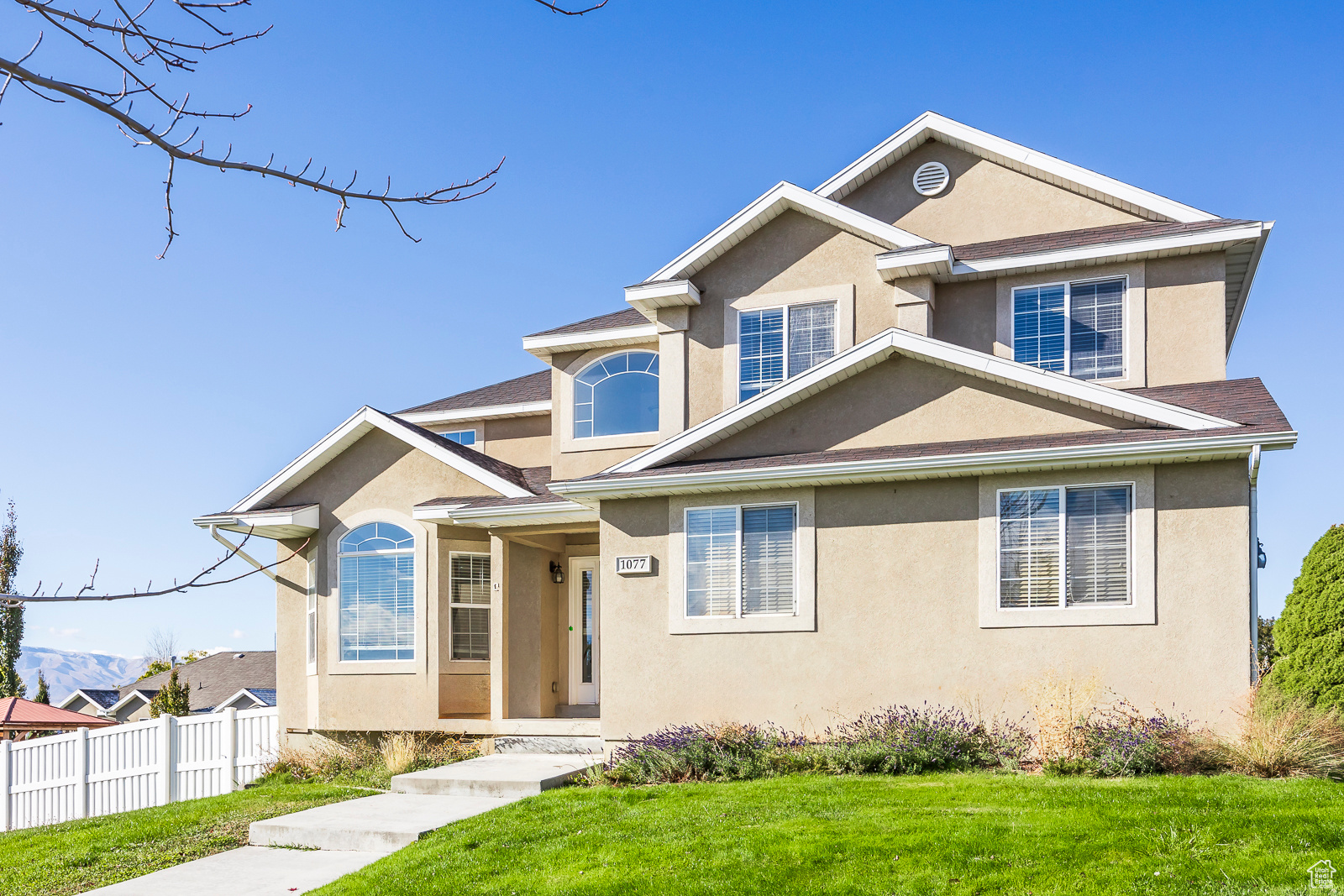 1077 N 390 W