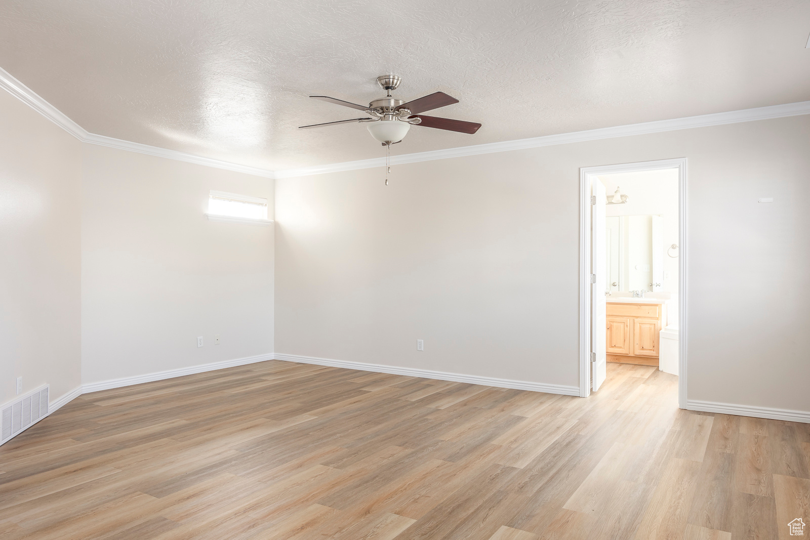 1077 N 390 W